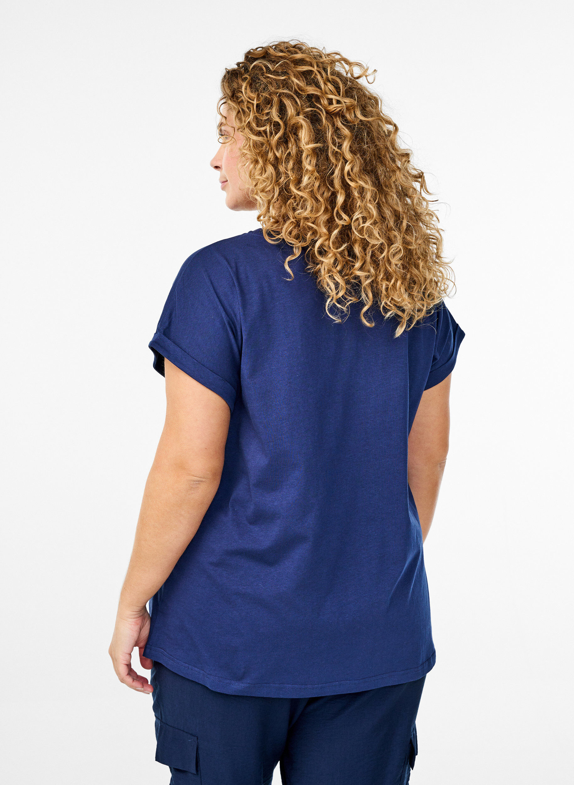 Zizzi T-shirt met gouden bloemenprint, Naval A. Gold Rose, Model image number 1