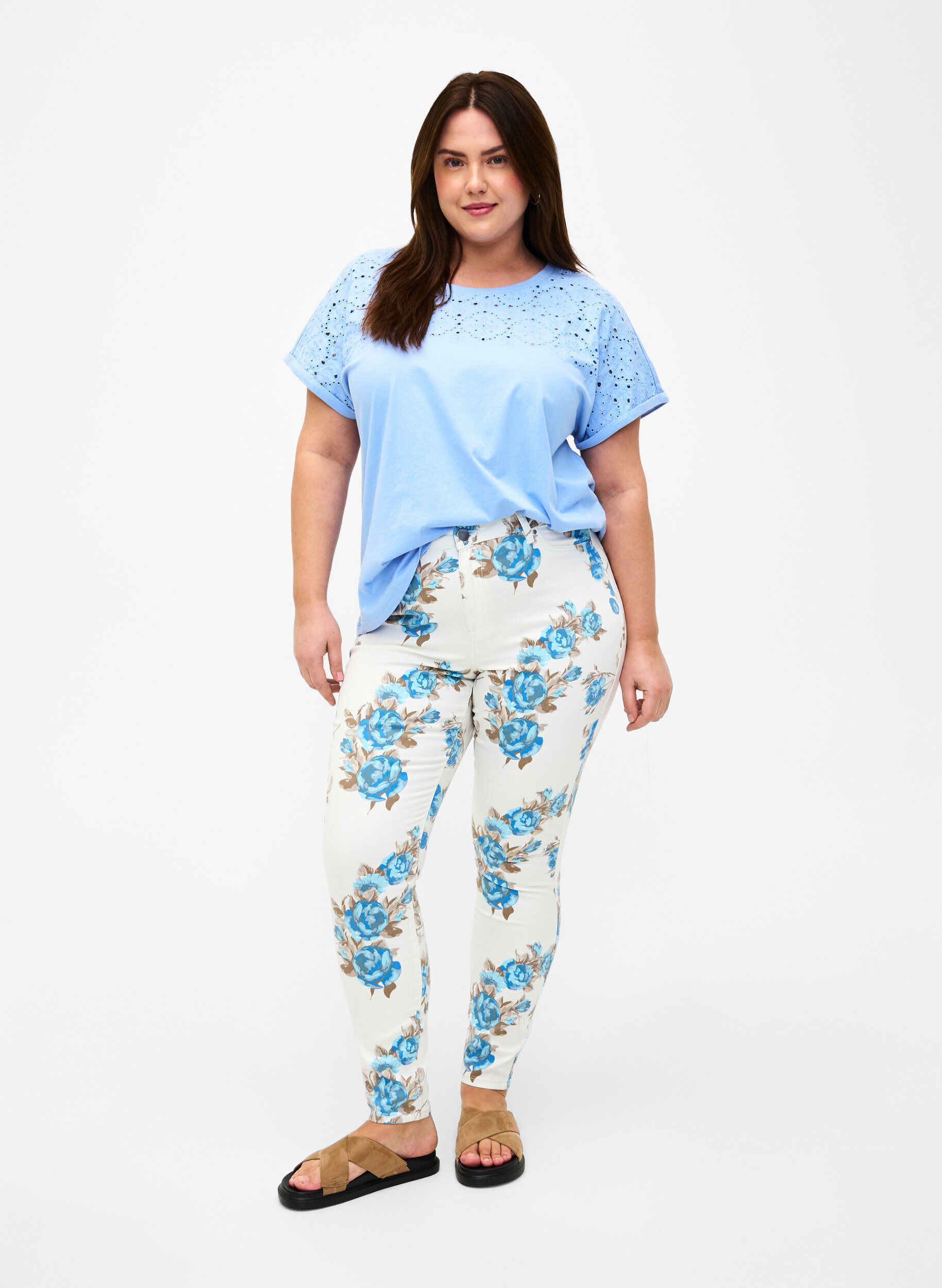 Zizzi T-shirt van biologisch katoen met Engels borduurwerk, Serenity, Model image number 2