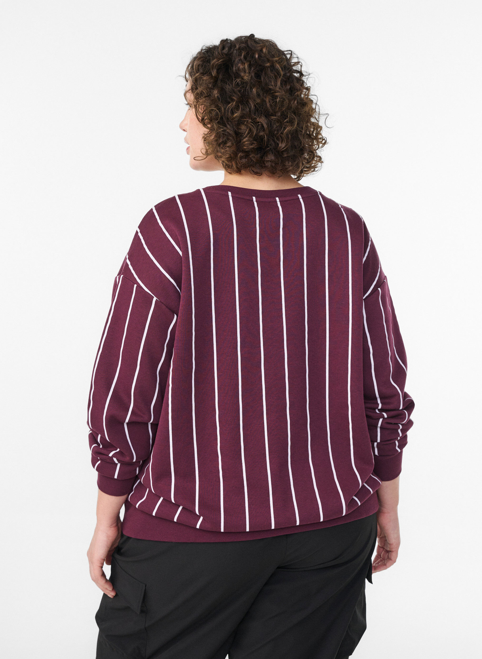 Zizzi Sweatshirt met strepen en tekstprint, Rood, Model image number 2