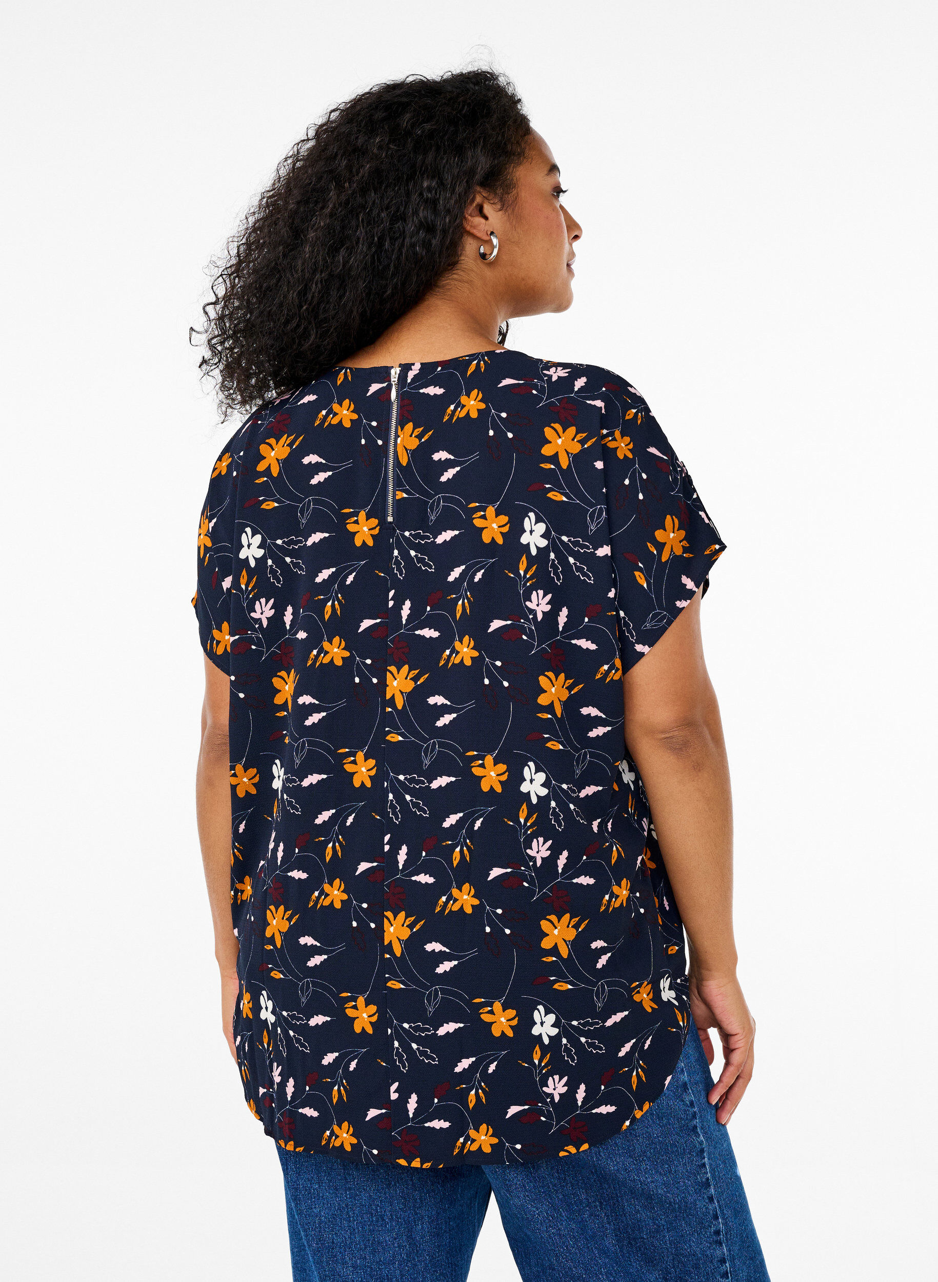 Zizzi Blouse met korte mouwen met bloemenprint, Sky Captain Flower, Model image number 1