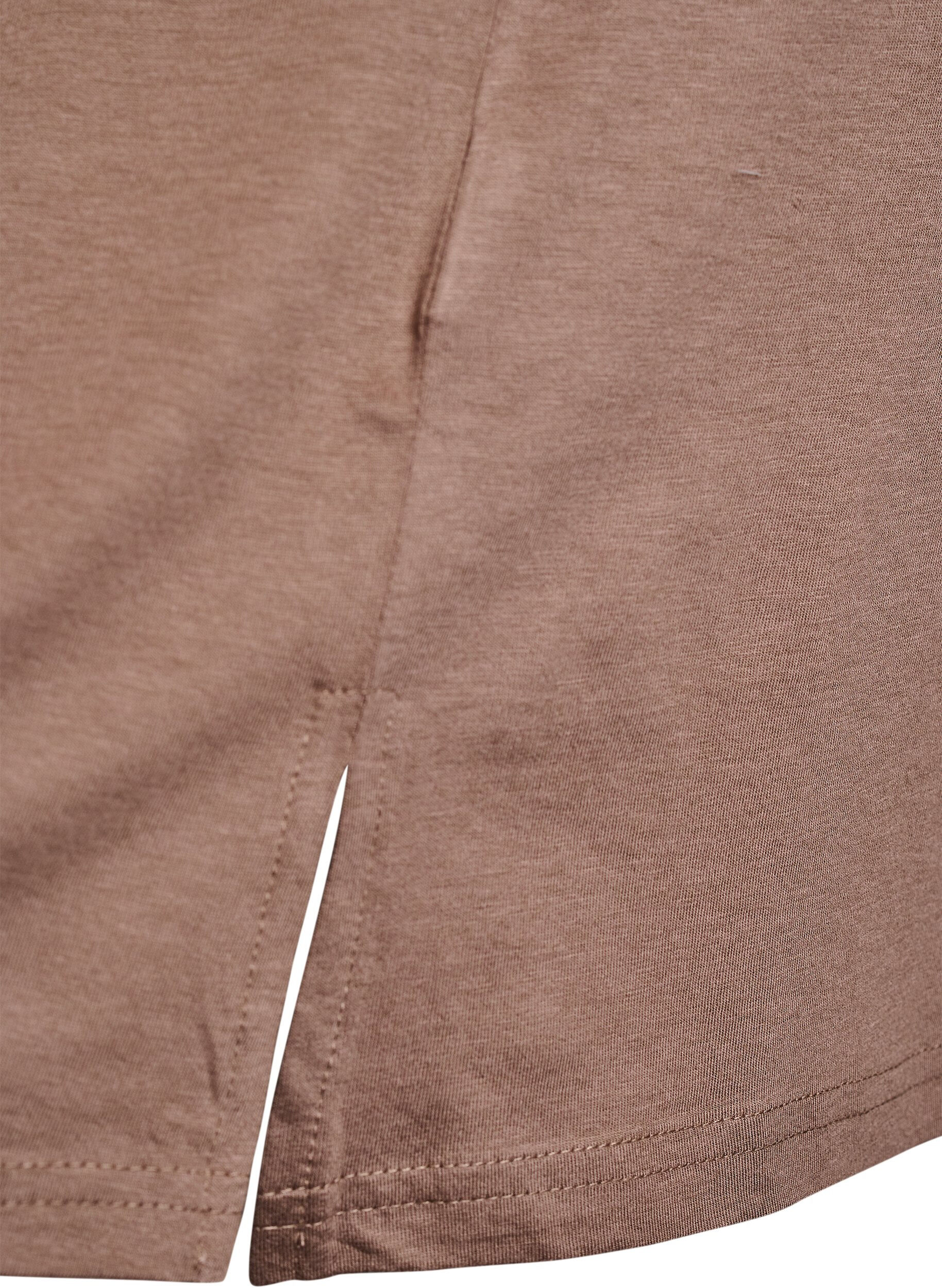 Zizzi Enkelkleurig oversized T-shirt met V-hals, Bruin, Packshot image number 3