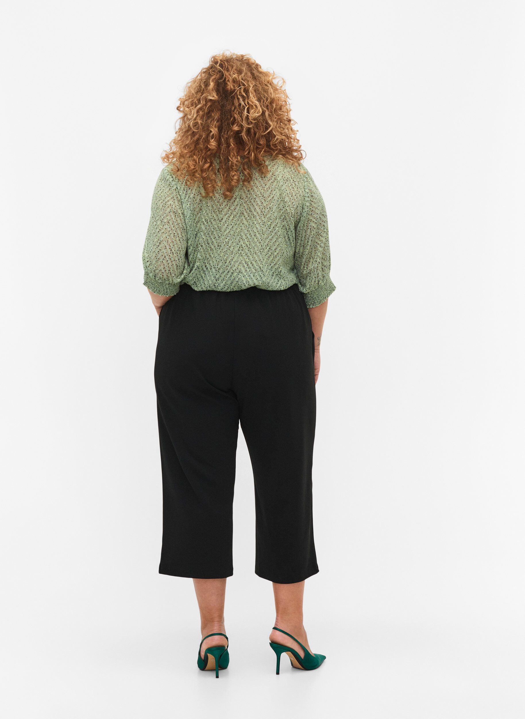 Zizzi 7/8 broek met losse pasvorm, Zwart, Model image number 1