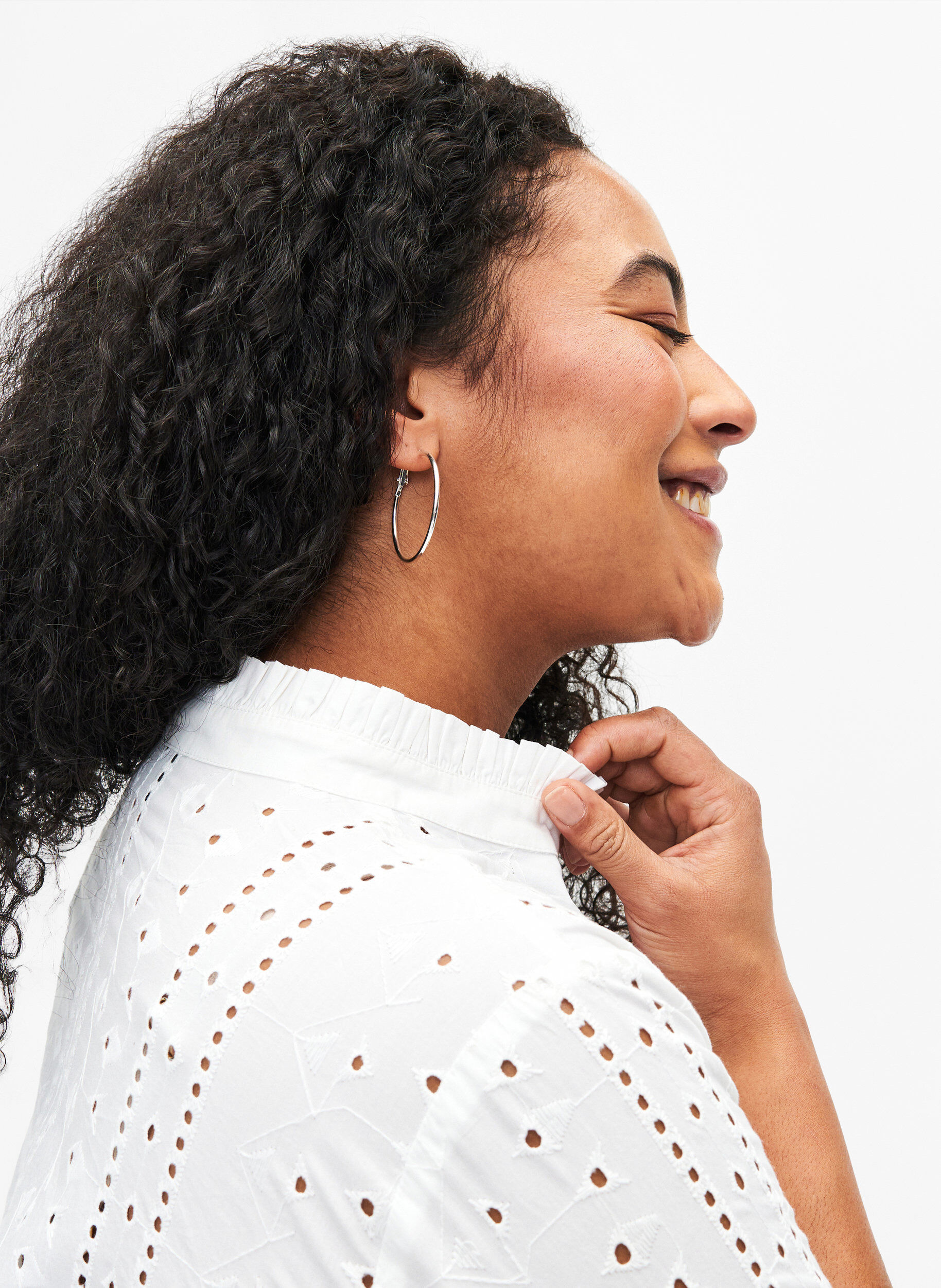 Zizzi Katoenen overhemd met gaatjespatroon, Bright White, Model image number 2