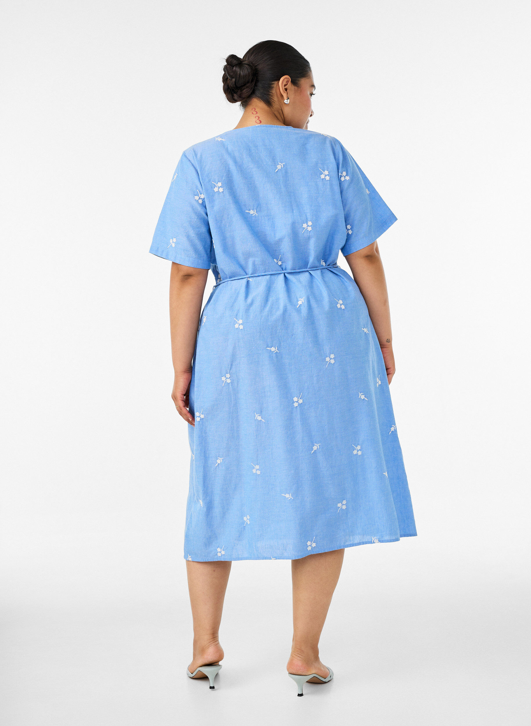 ZizziKatoenen overhemdjurk met geborduurde bloemen, Blauw, Model image number 1
