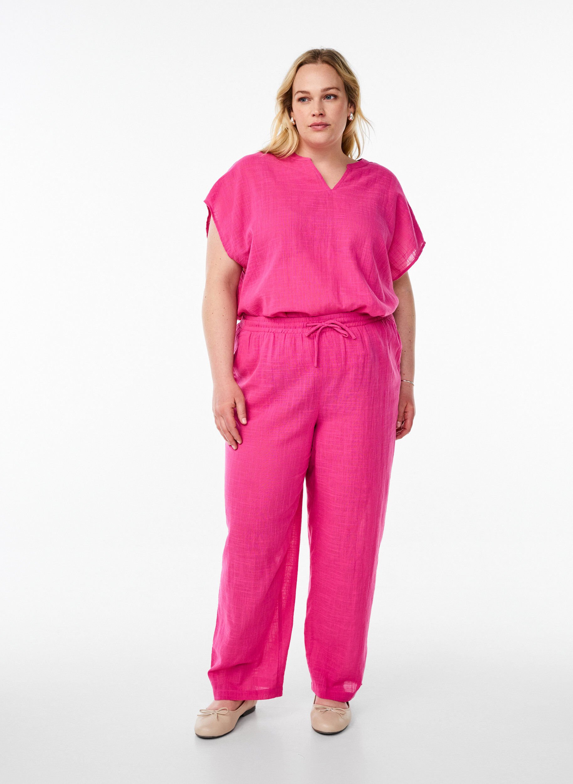 Zizzi FLASH - Broek met rechte pijpen en een hoge taille, Roze, Model image number 0