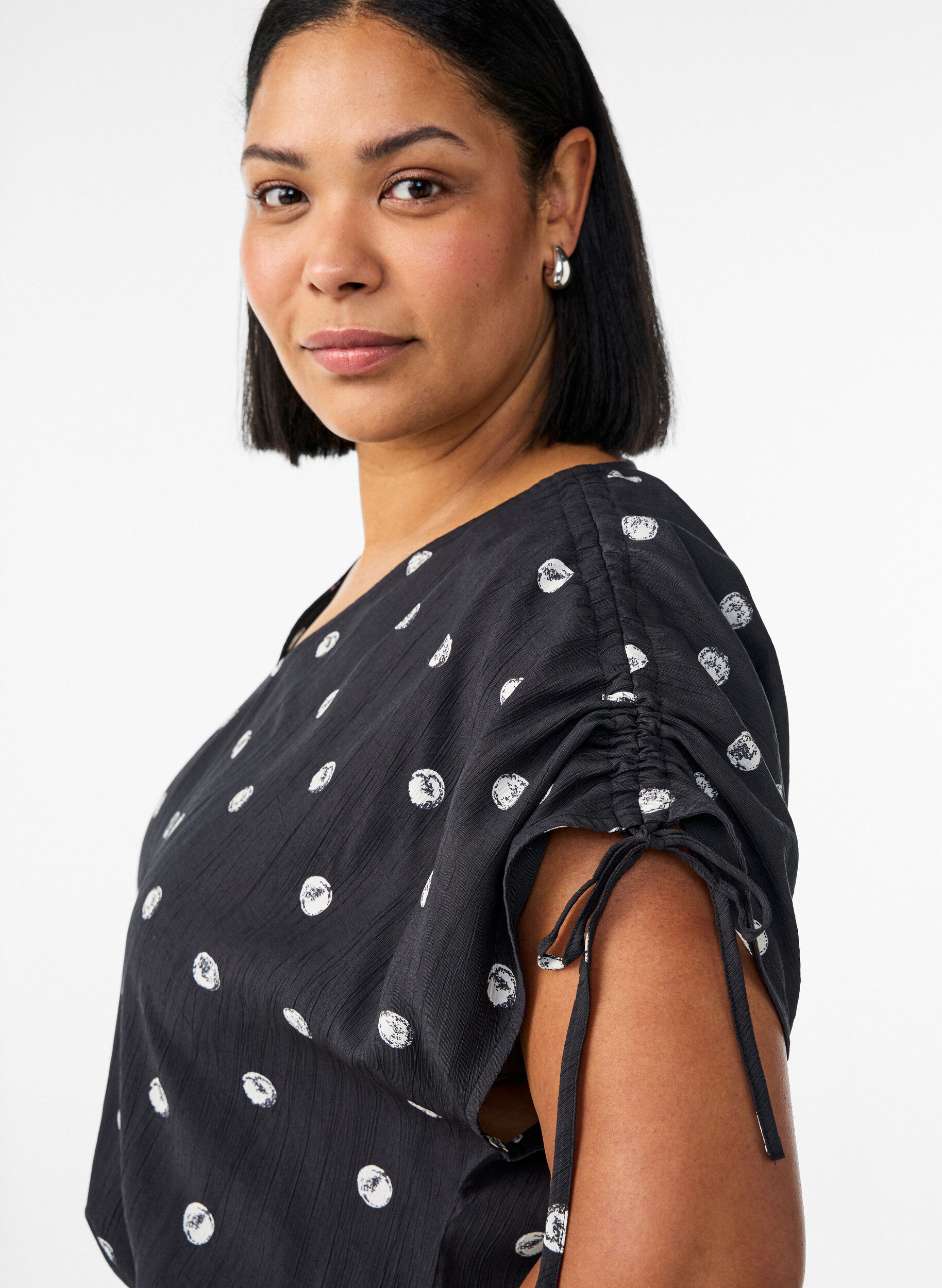 Zizzi Viscose blouse met geplooide mouwen, Zwart, Model image number 3