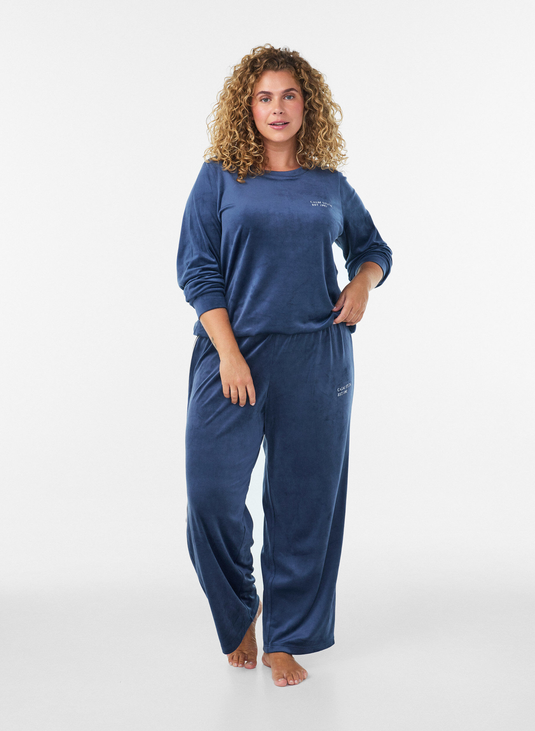 ZizziVelours blouse met geborduurde tekst, Blauw, Model image number 1