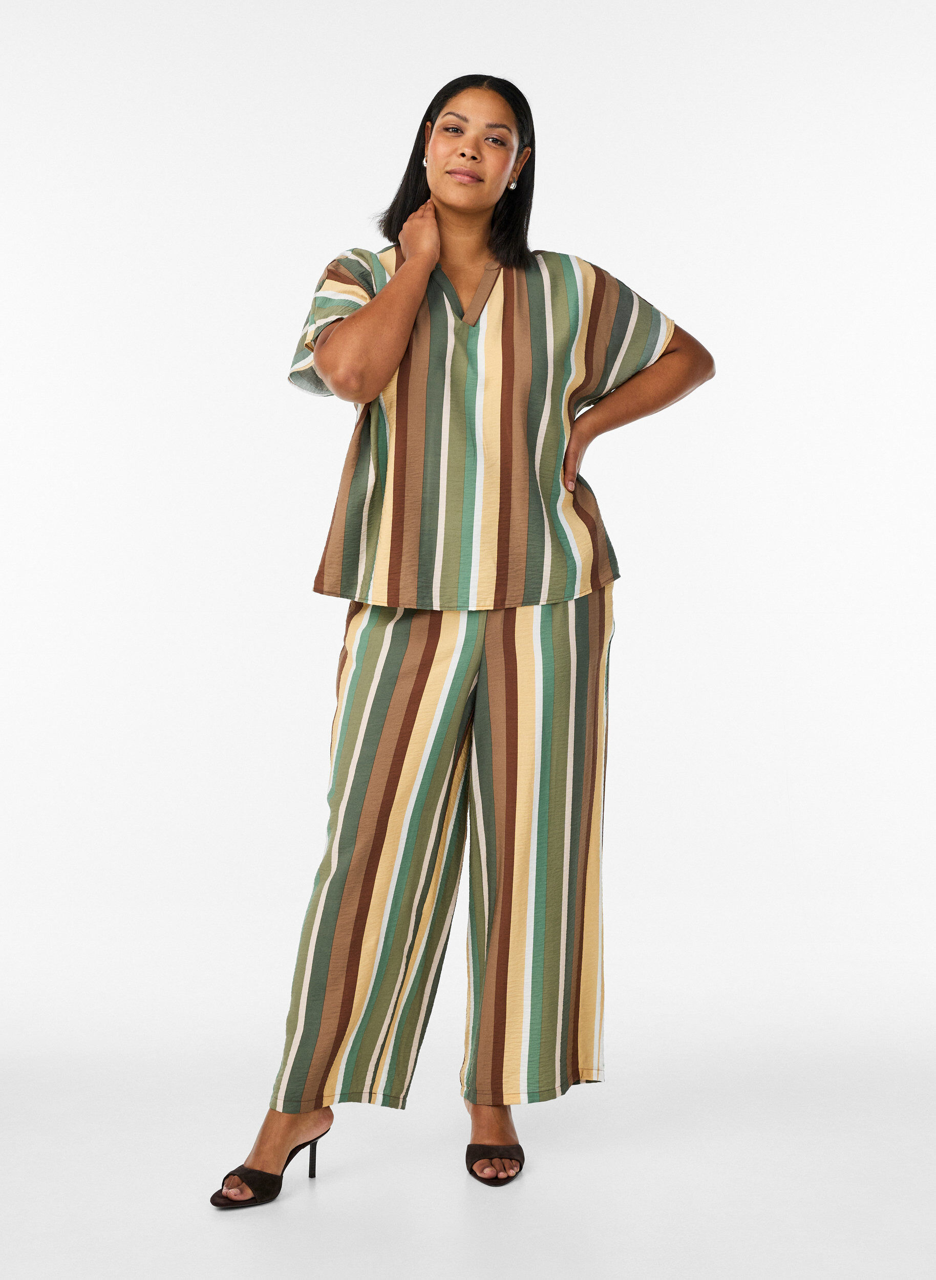 Zizzi Losse viscose broek met strepen, Bruin, Model image number 0