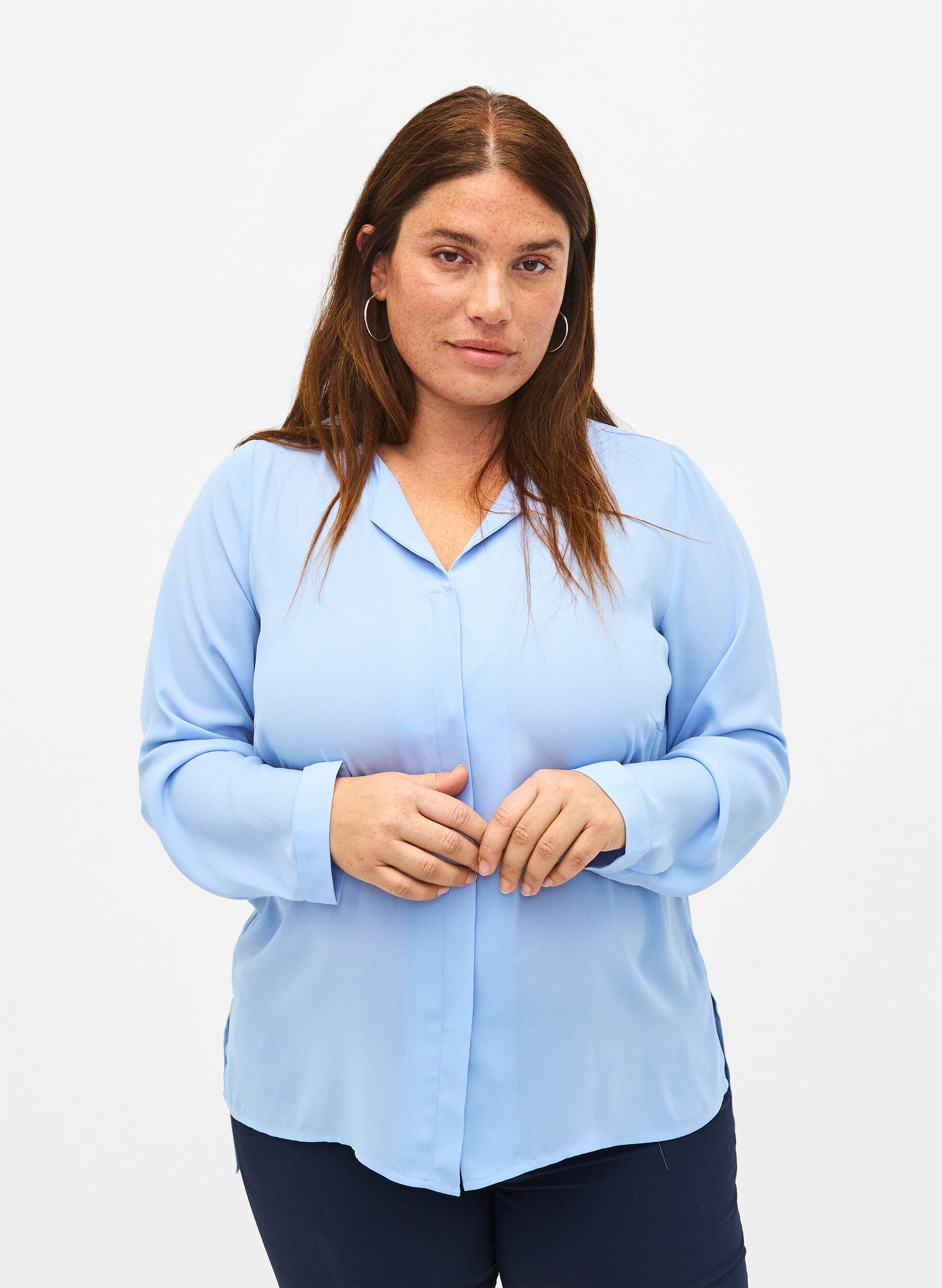 Zizzi Effen shirt met V-hals, Serenity, Model image number 0