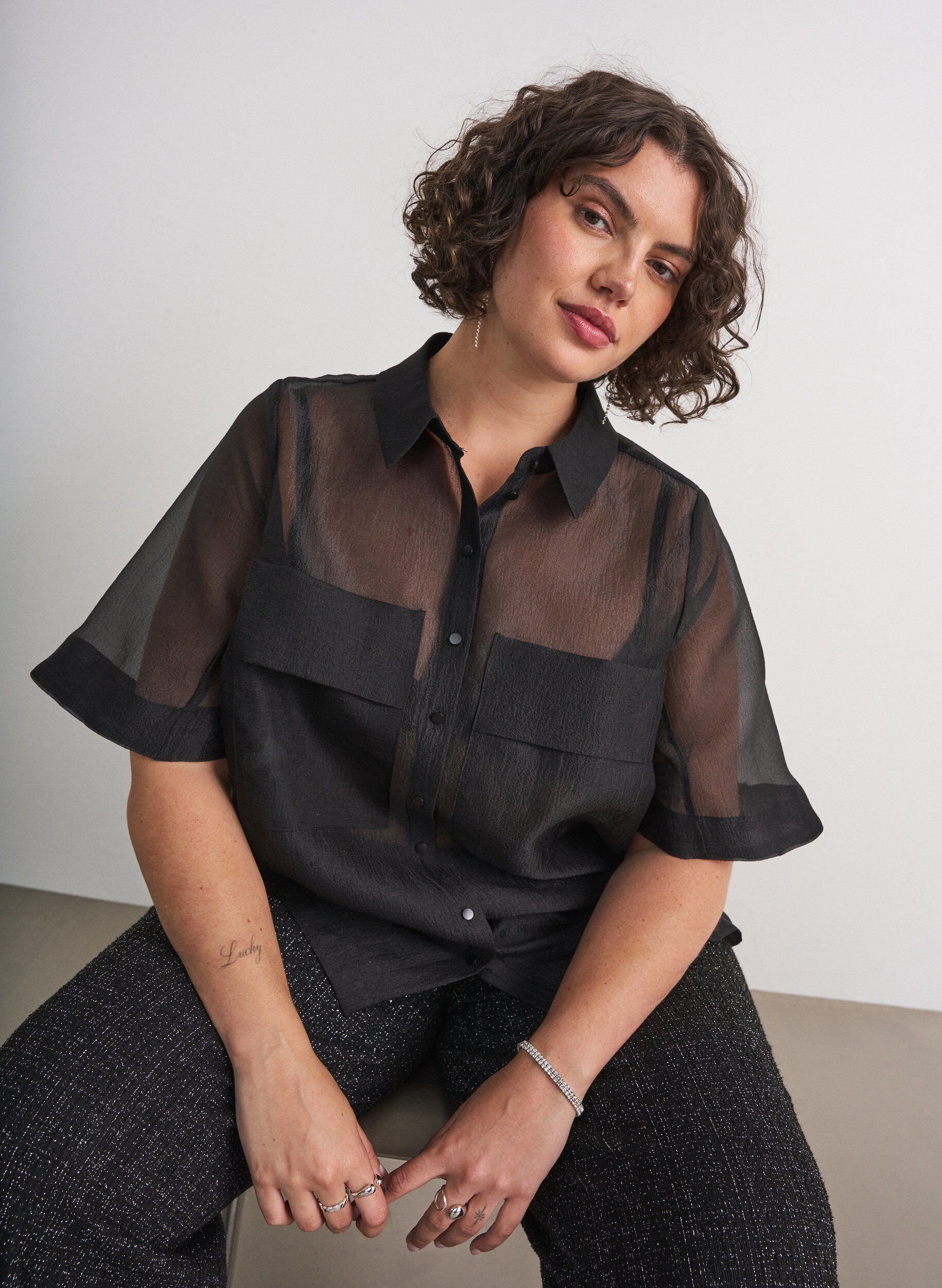 ZizziTransparant shirt met korte mouwen met borstzakken, Zwart, Model image number 0