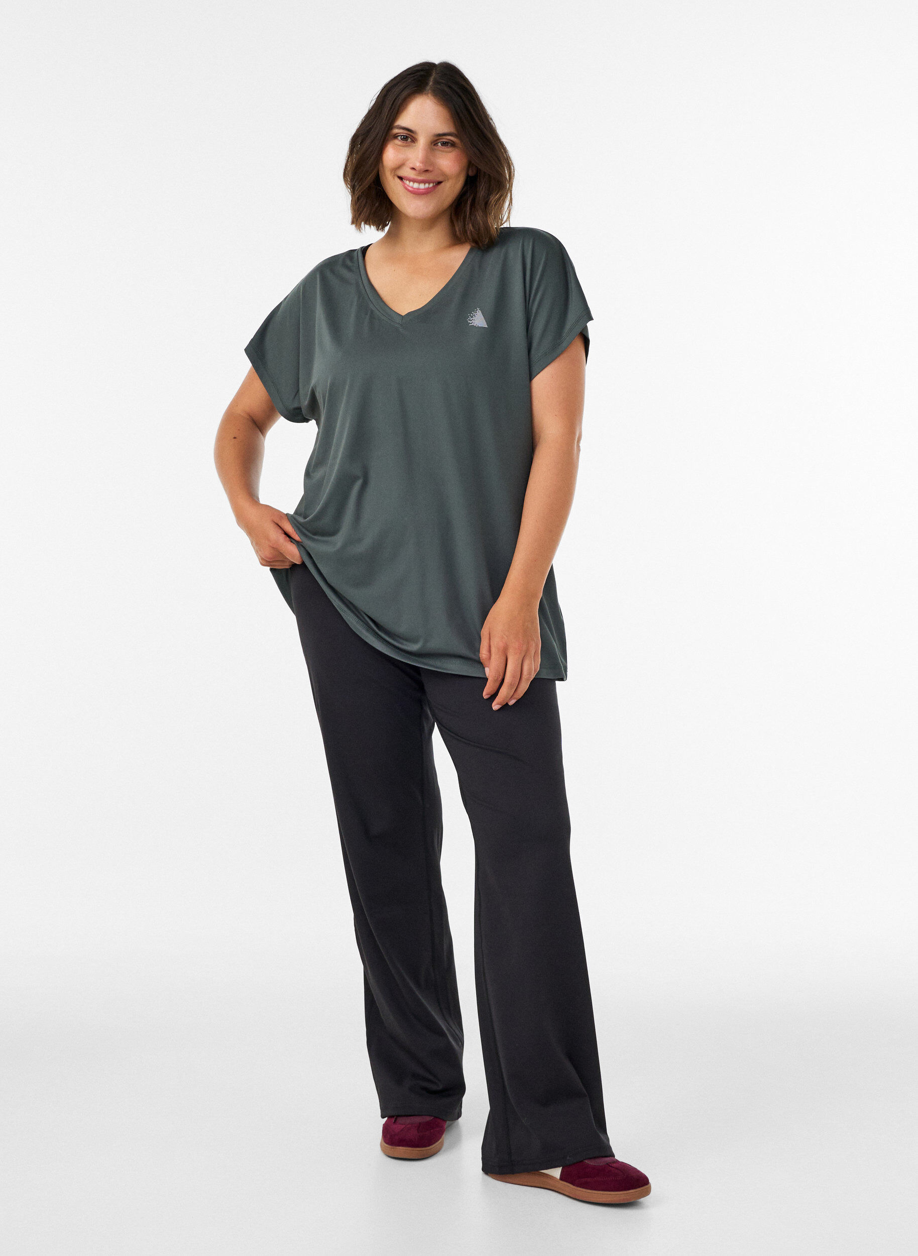 ZizziLosvallend trainings-T-shirt met V-hals, Groen, Model image number 1