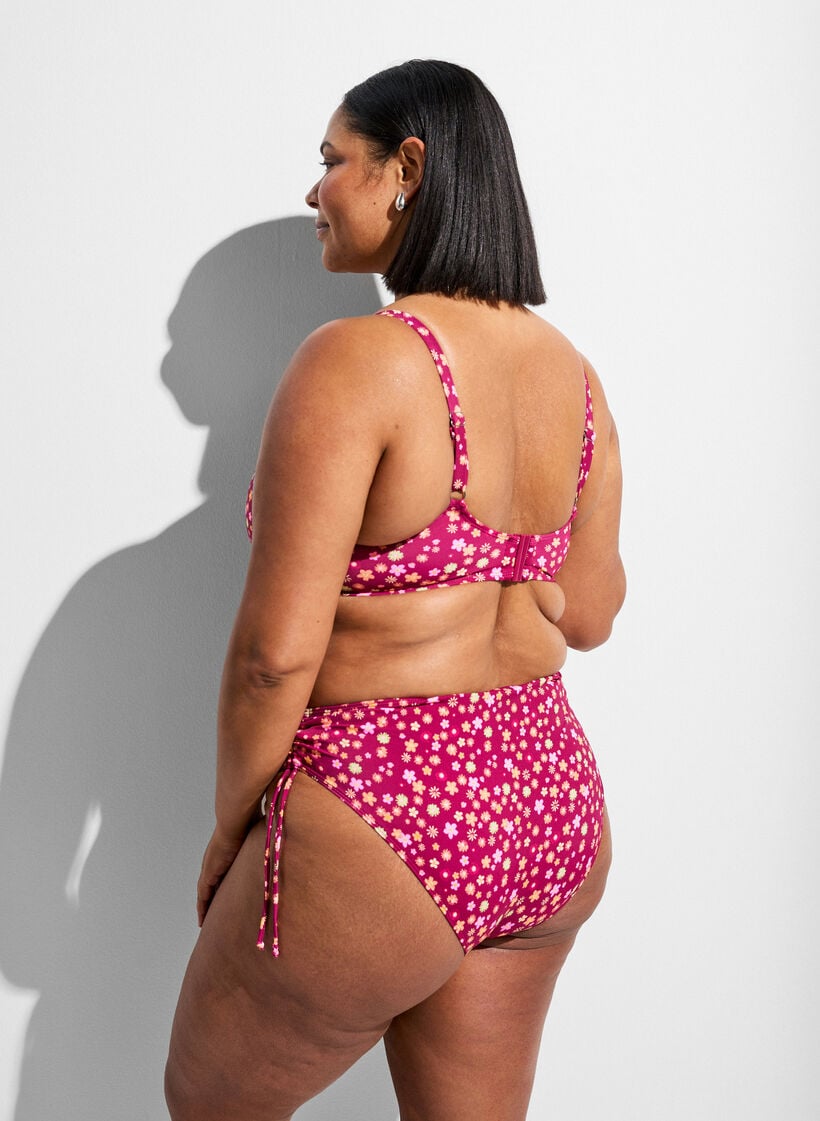 Tai bikini broekje met striksluitingen en bloemenprint, Rood, Model image number 1
