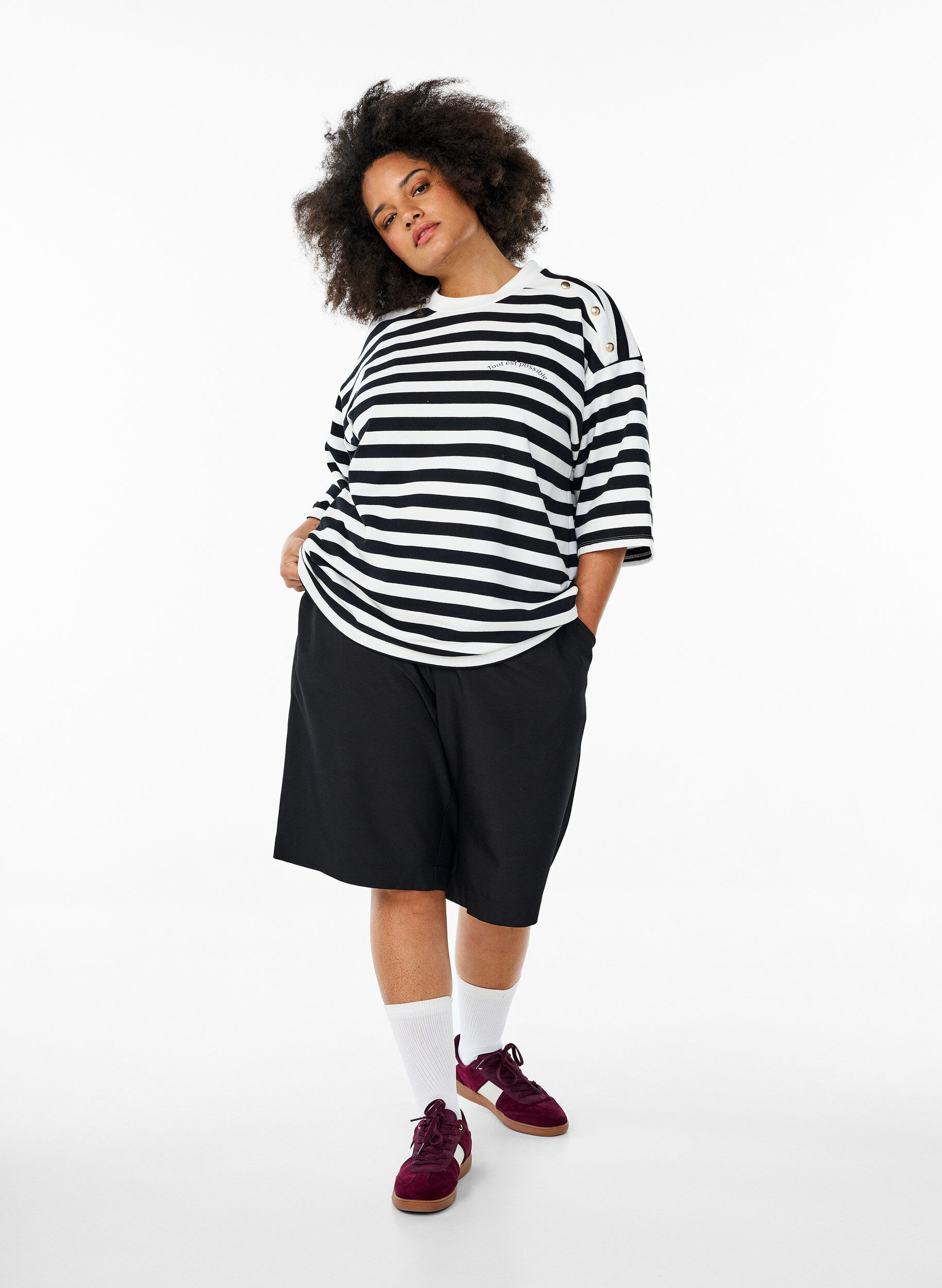 Zizzi Gestreepte blouse met 3/4 mouwen en knoopdetail, Zwart, Model image number 1