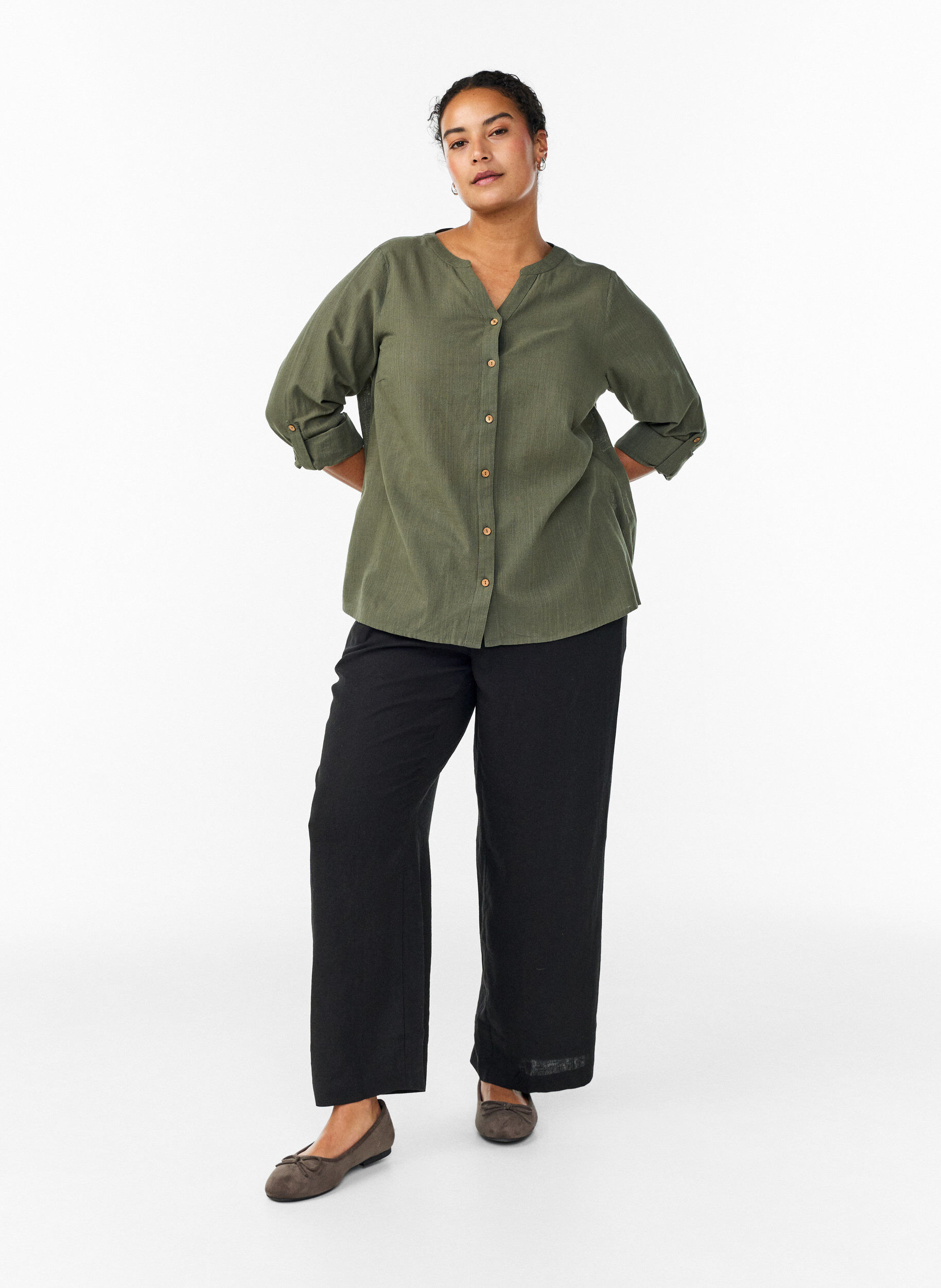 Zizzi Katoenen blouse met V-hals, Groen, Model image number 1