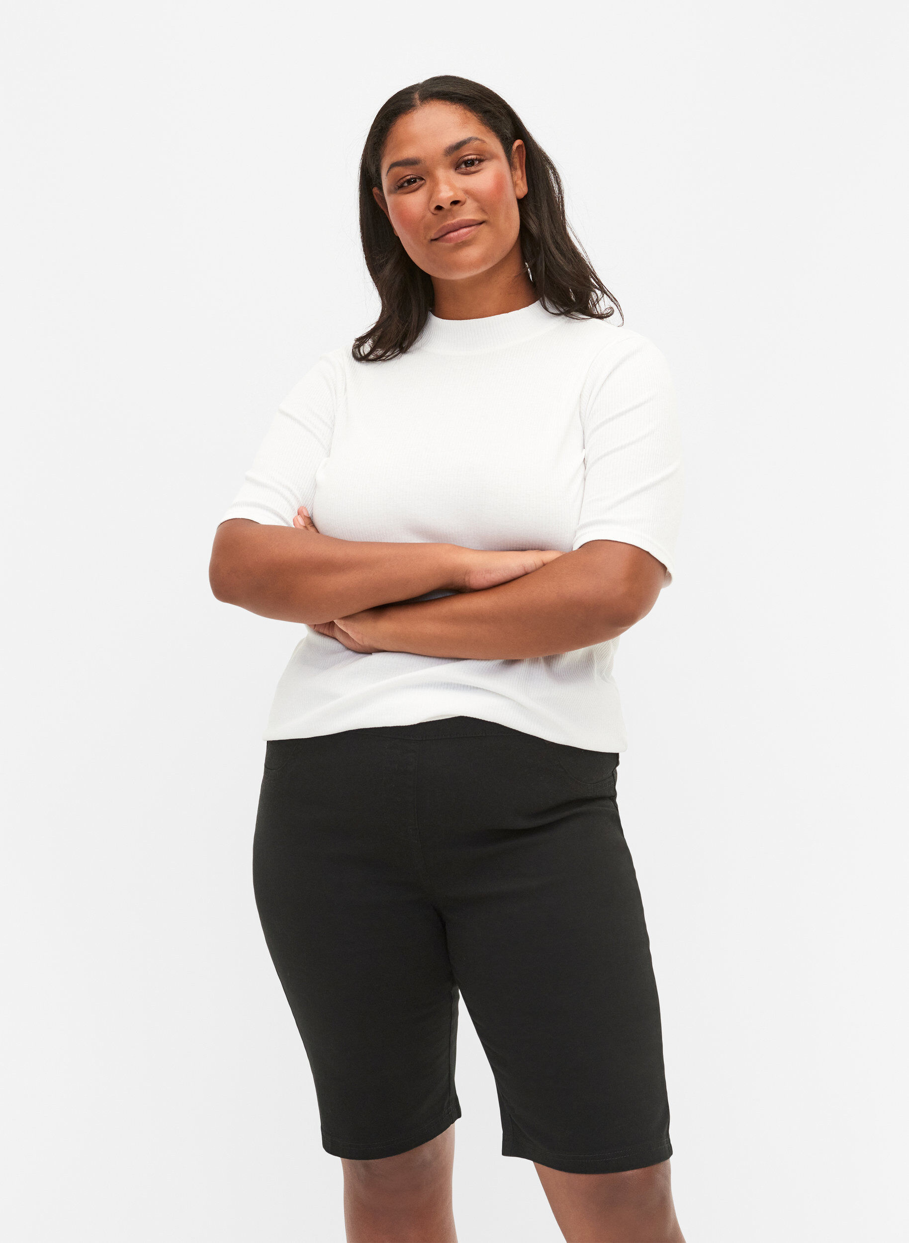 Zizzi Shorts met strakke pasvorm en achterzakken, Black, Model image number 0