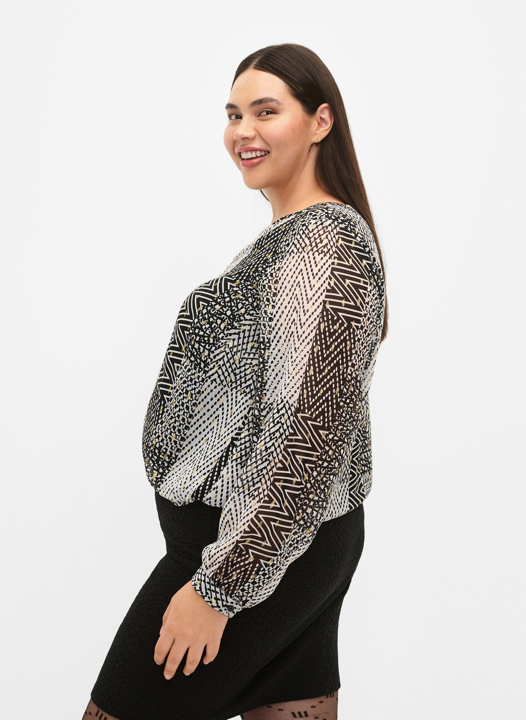 Zizzi Bedrukte blouse met V-halslijn, Zwart, Model image number 2