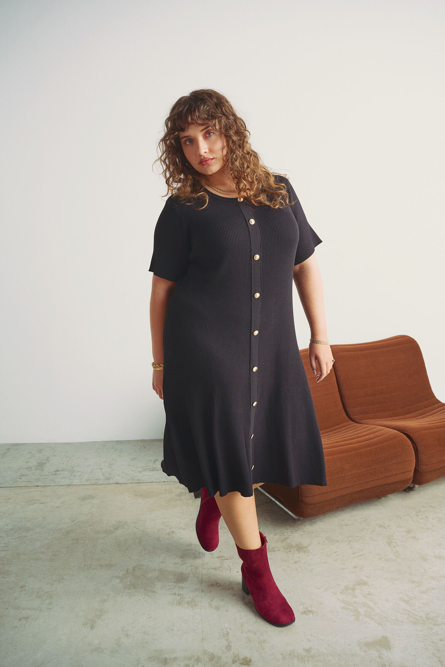 Gebreide jurk met gouden knopen, , Model