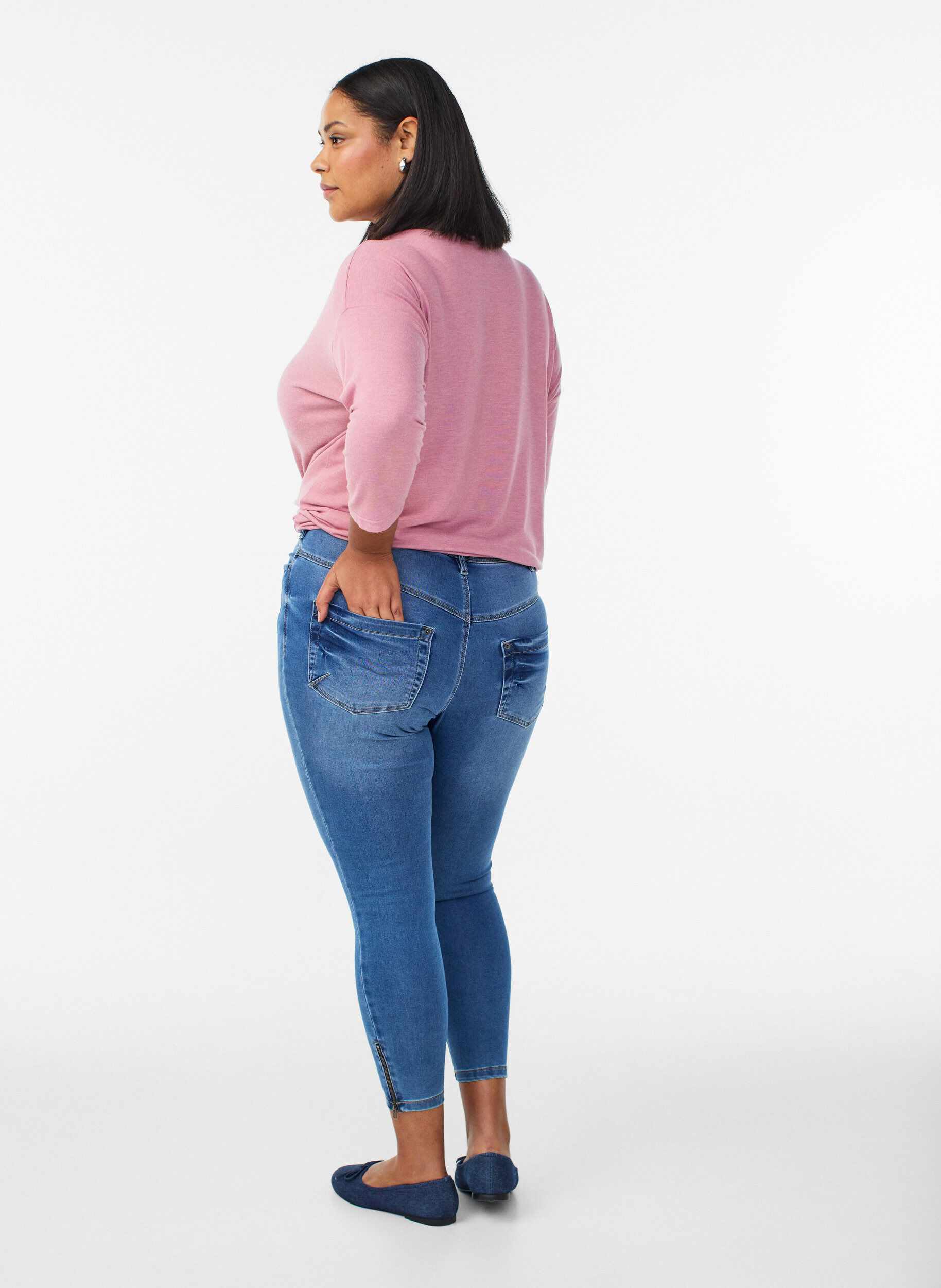 Zizzi Gecropte Amy jeans met ritssluiting details, Blauw, Model image number 1