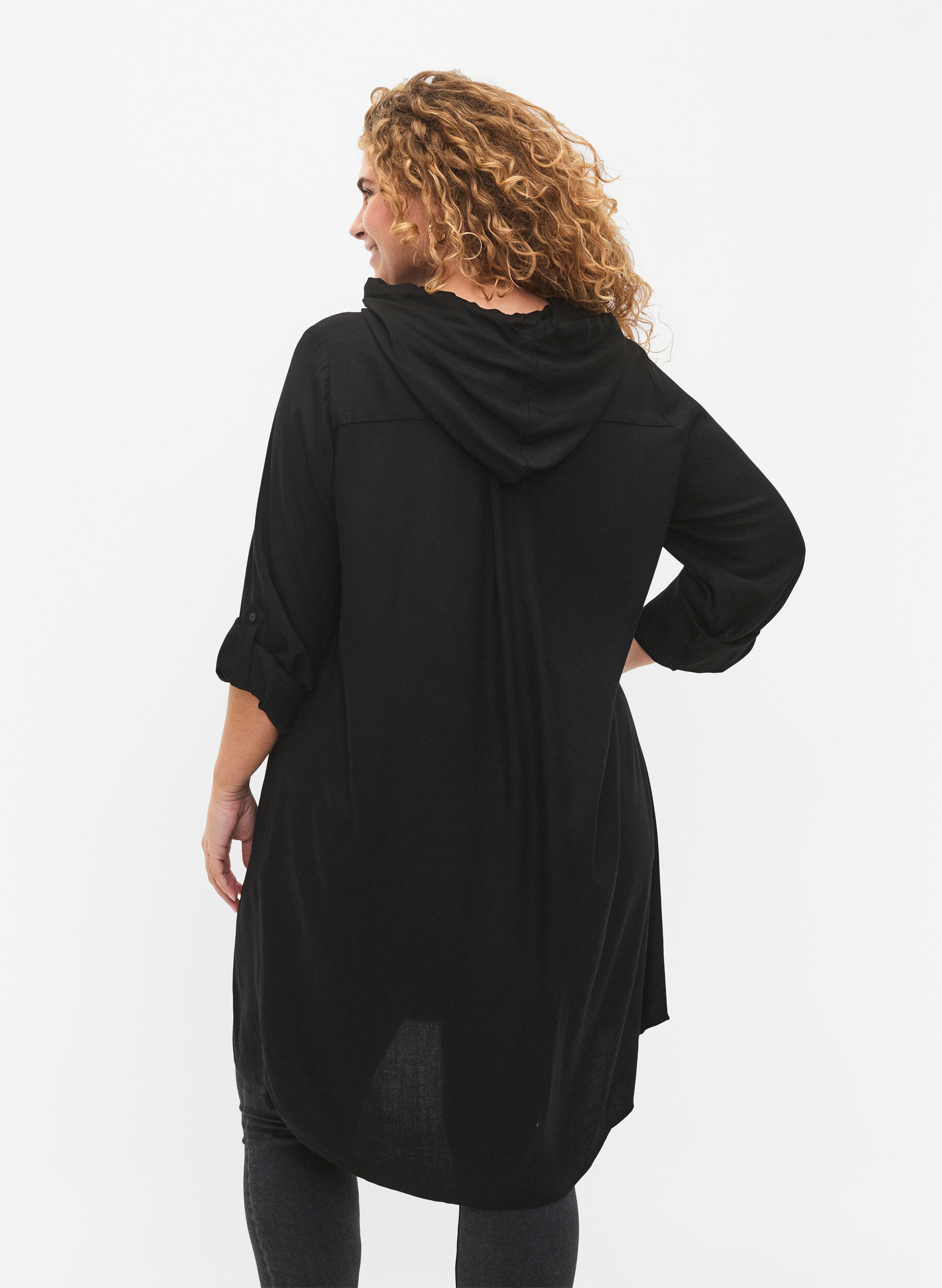 Zizzi Overhemdjurk van viscose met capuchon en 3/4 mouwen, Black, Model image number 1