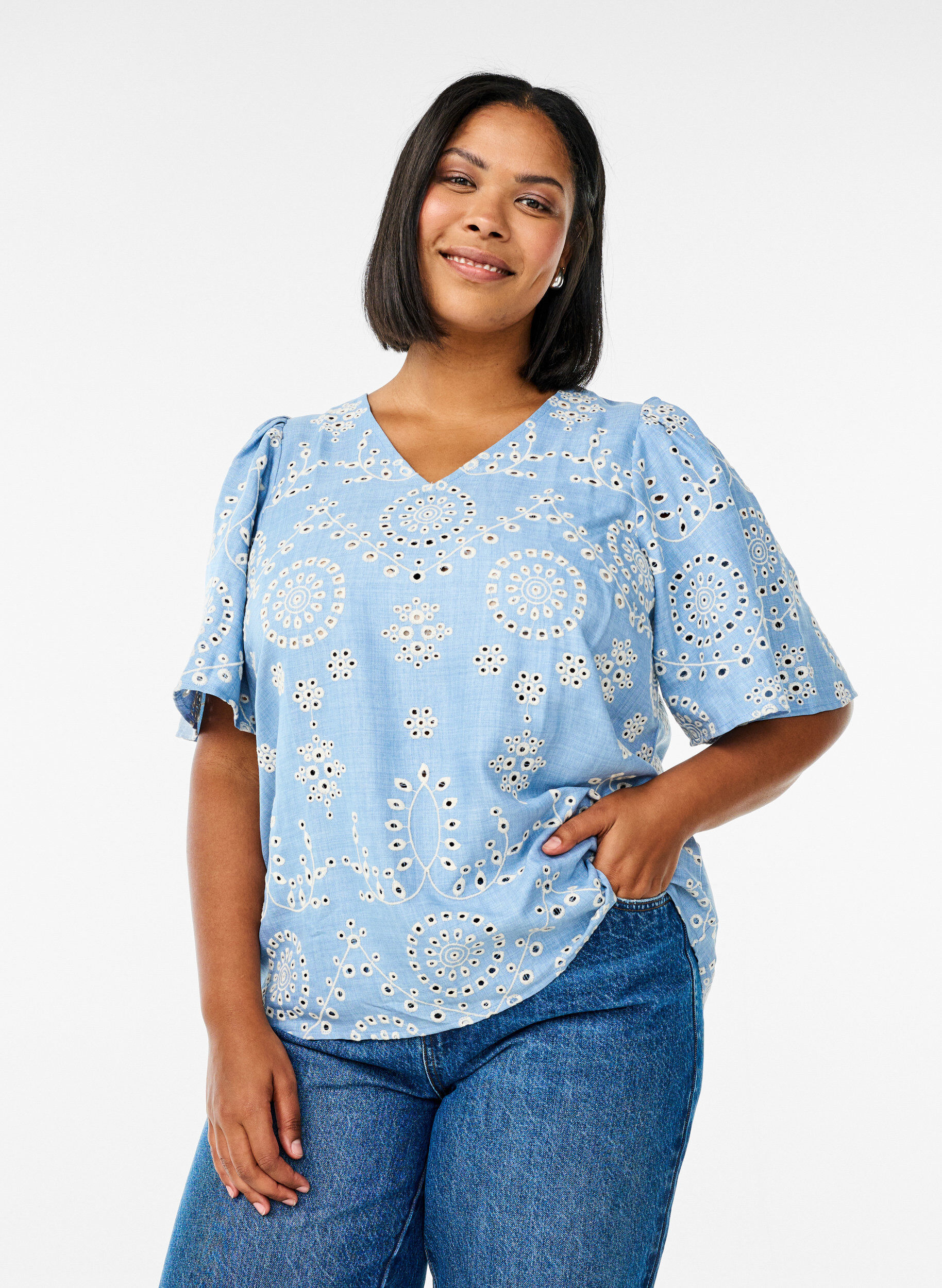 Blouse met broderie anglaise en korte pofmouwen, Blauw, Model