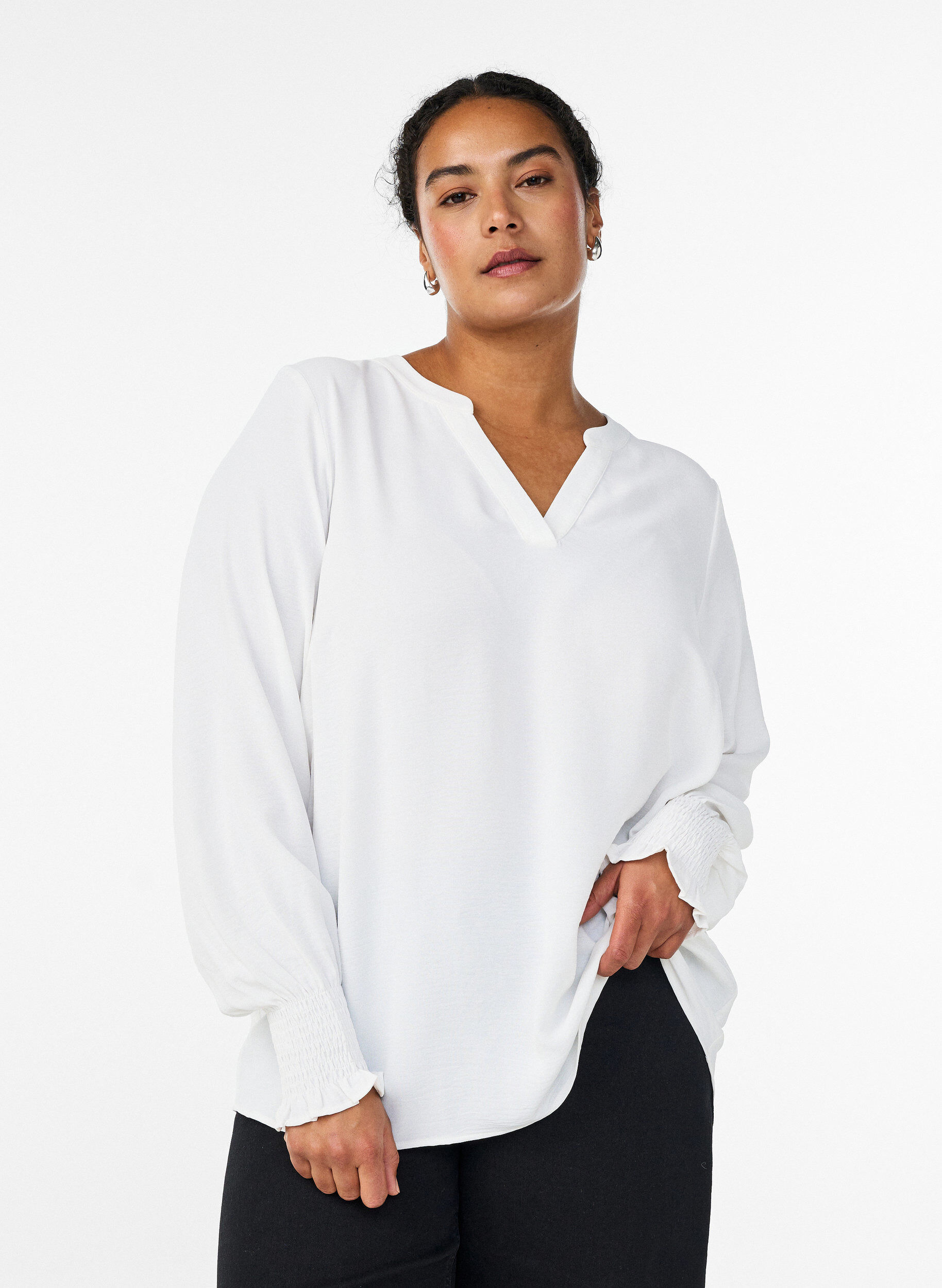 Blouse met smockmanchetten en V-hals, Vanille, Model