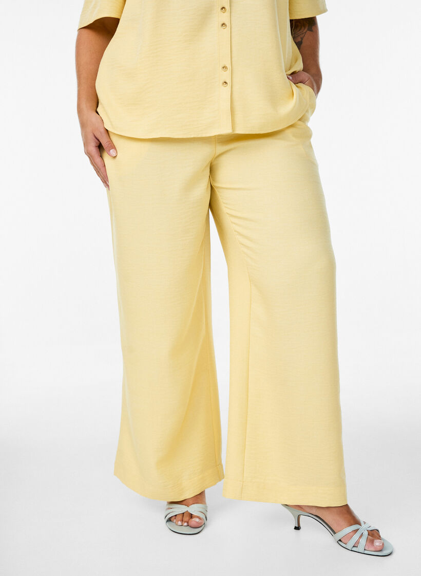 Losse broek met elastische tailleband en zakken, Geel, Model image number 2