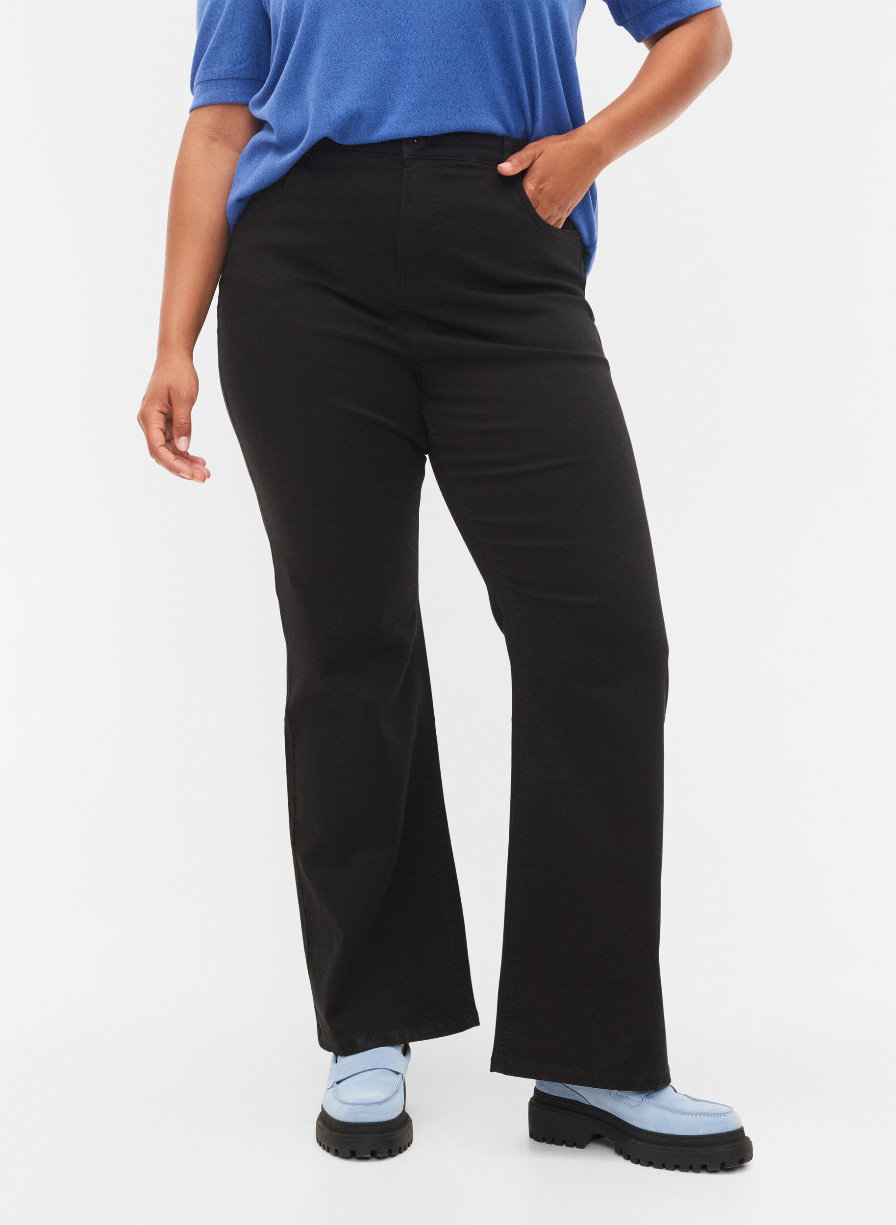 Zizzi Flared jeans met extra hoge taille, Zwart, Model image number 2