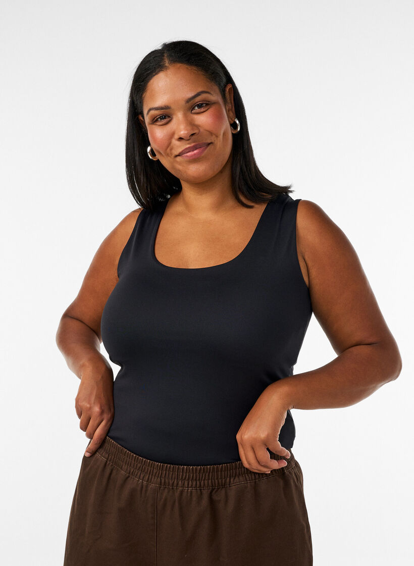Nauwsluitende basic top van een gladde stof, Zwart, Model image number 0