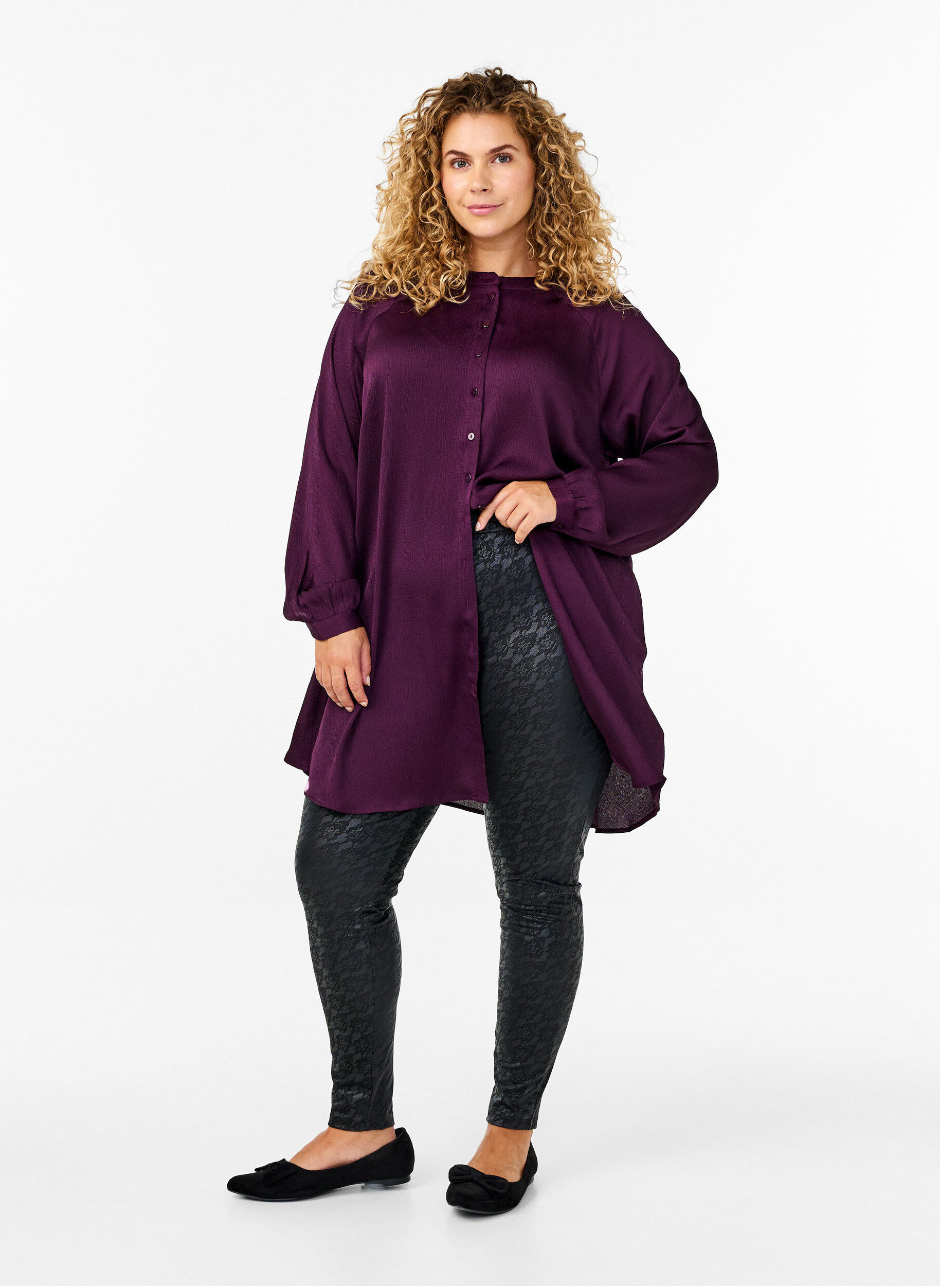 Zizzi Lange blouse met knopen en lange mouwen, Potent Purple, Model image number 2