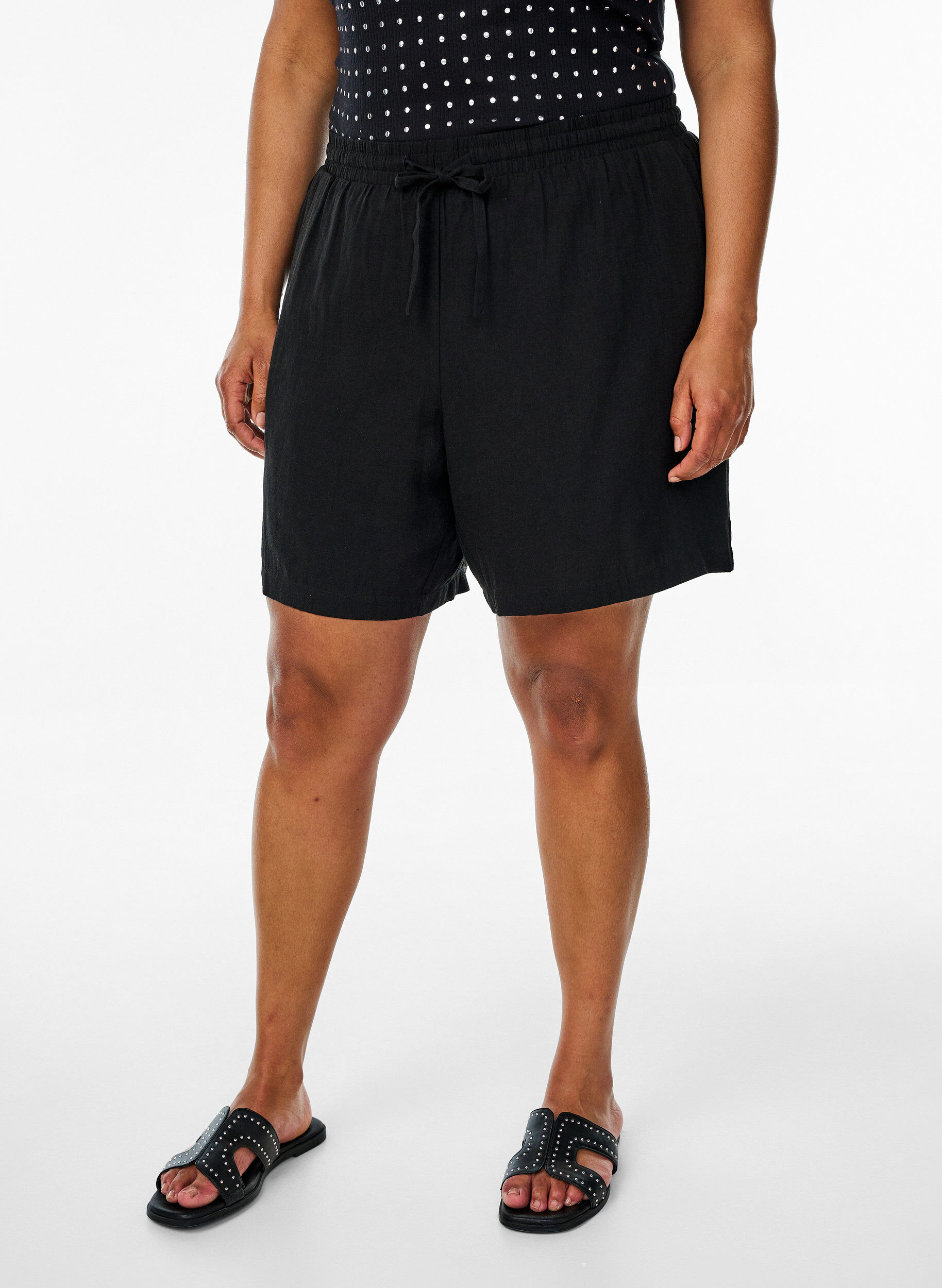 Zizzi Losse shorts van linnen en viscose, Zwart, Model image number 3