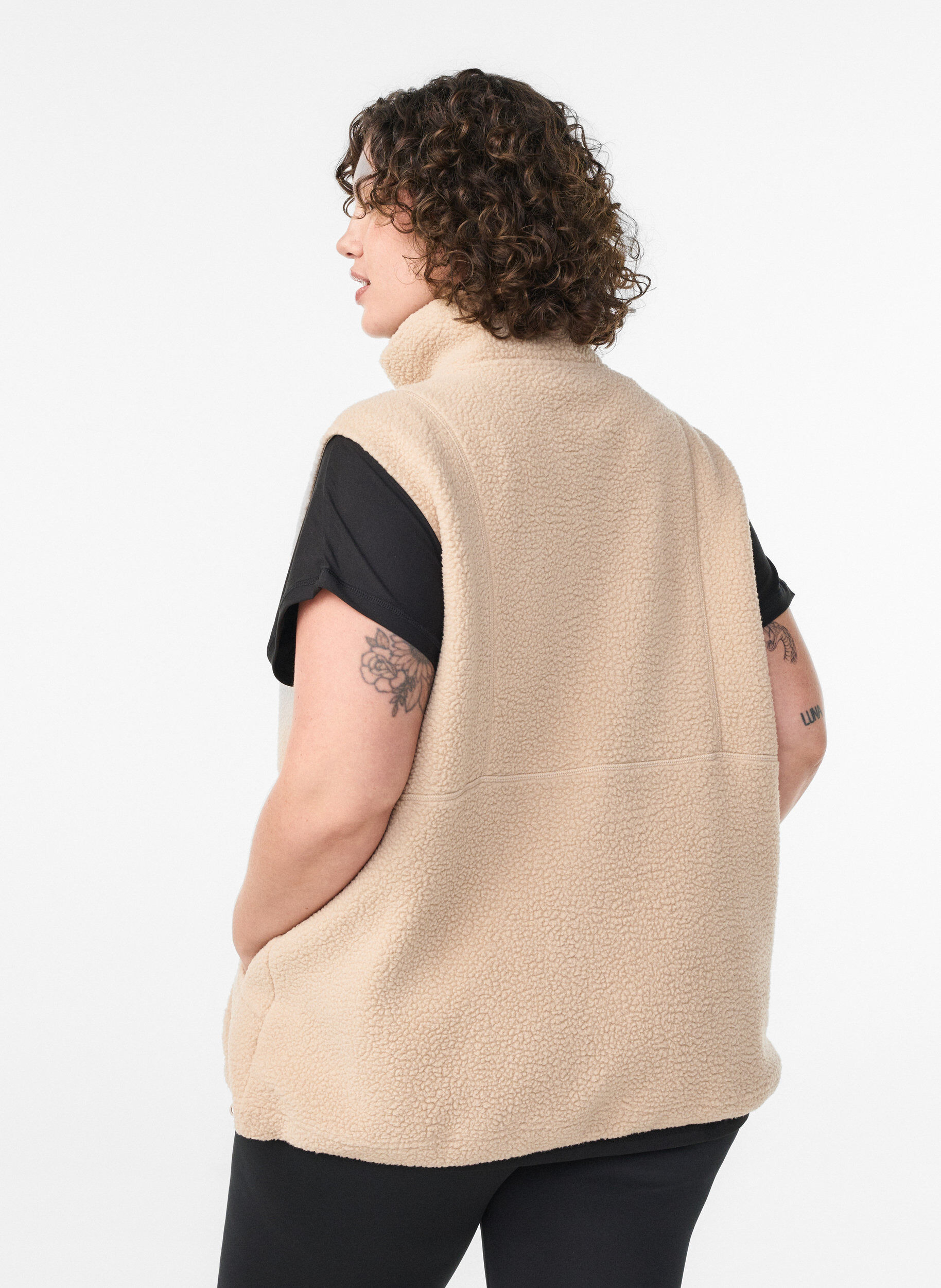 Zizzi Teddy vest met zakken, Beige, Model image number 2