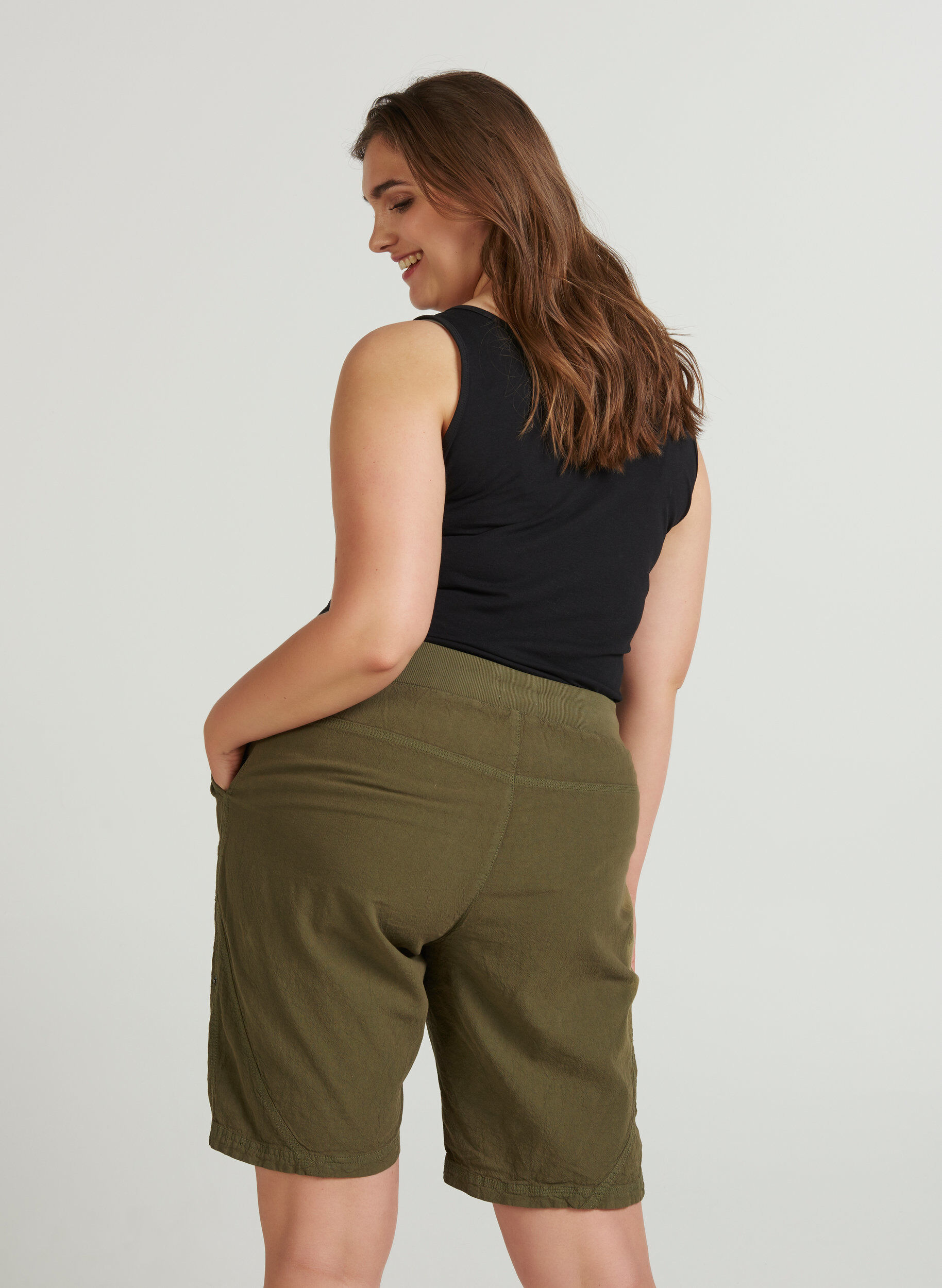 Zizzi Short, Ivy green, Model image number 0
