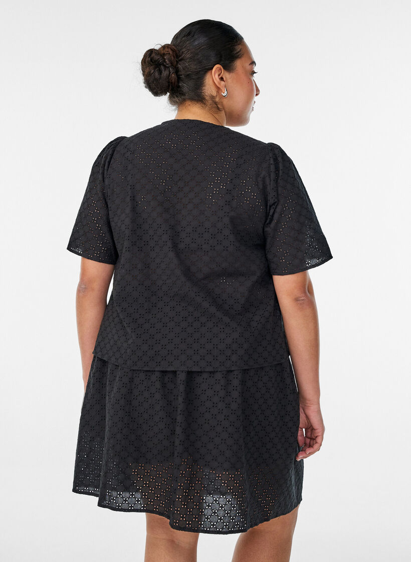 Blouse in broderie anglaise met knoopsluiting, Zwart, Model image number 2