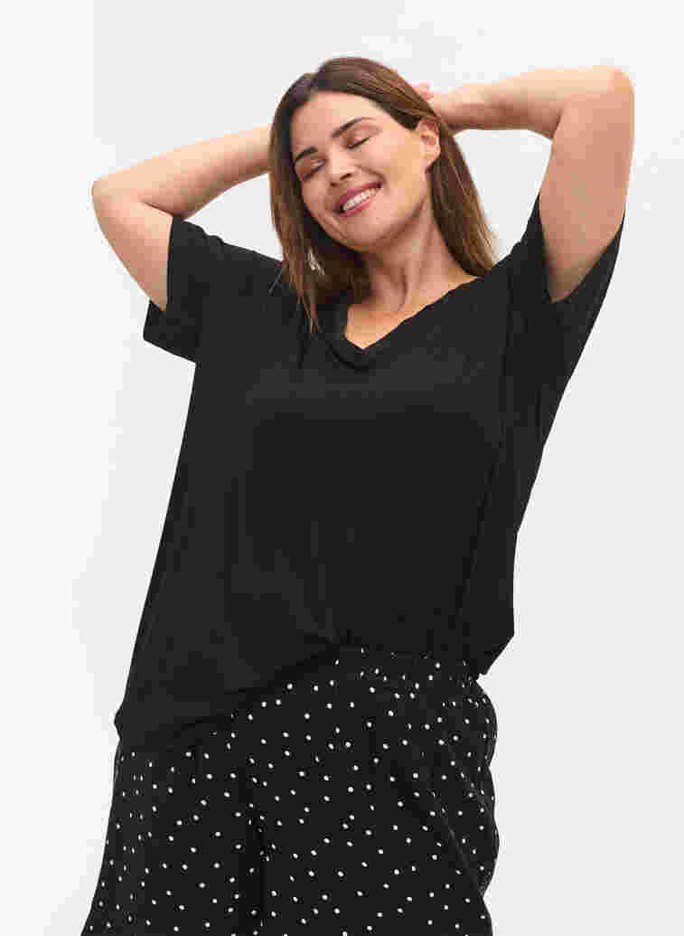 Pyjama T-shirt in viscose, Black, Model image number 2