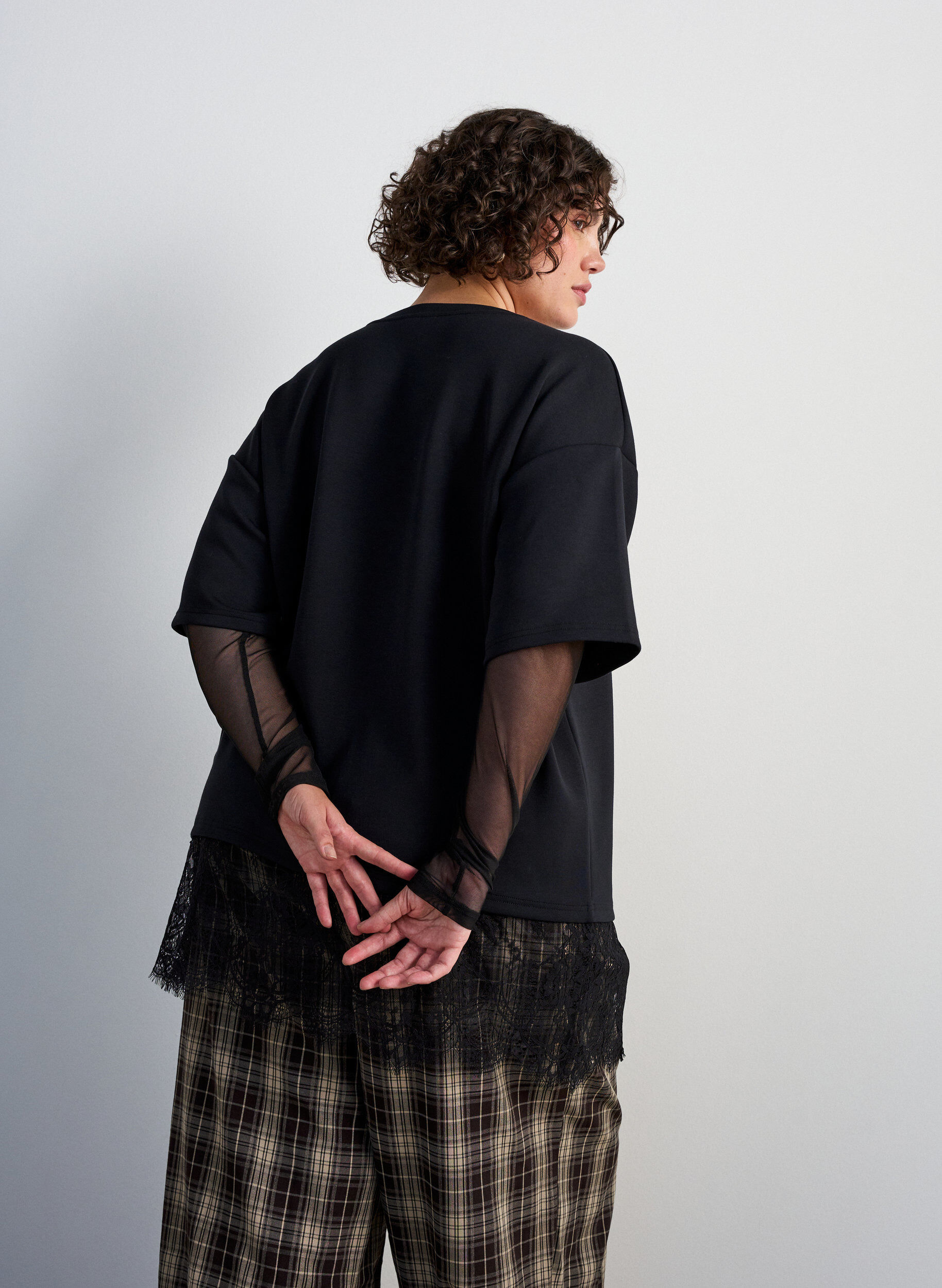 ZizziBlouse met mouwen van mesh en kanten bies, Zwart, Model image number 2