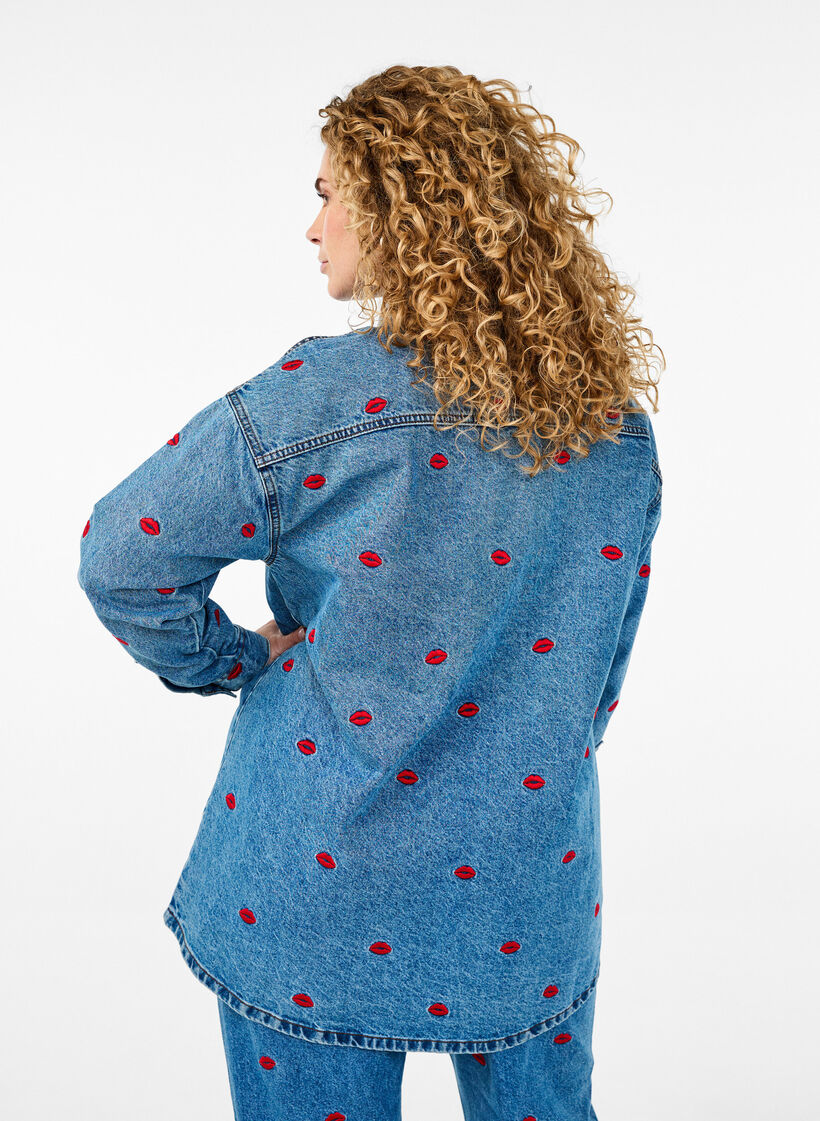 Losse denim shirt met geborduurde lippen, Light Blue Kiss, Model image number 1