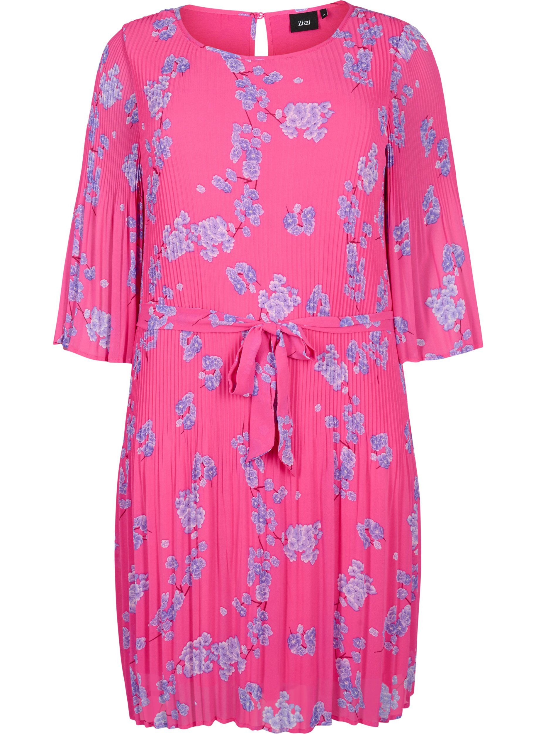 Zizzi Bedrukte geplooide jurk met bindband, Beetroot Purple AOP, Packshot image number 0