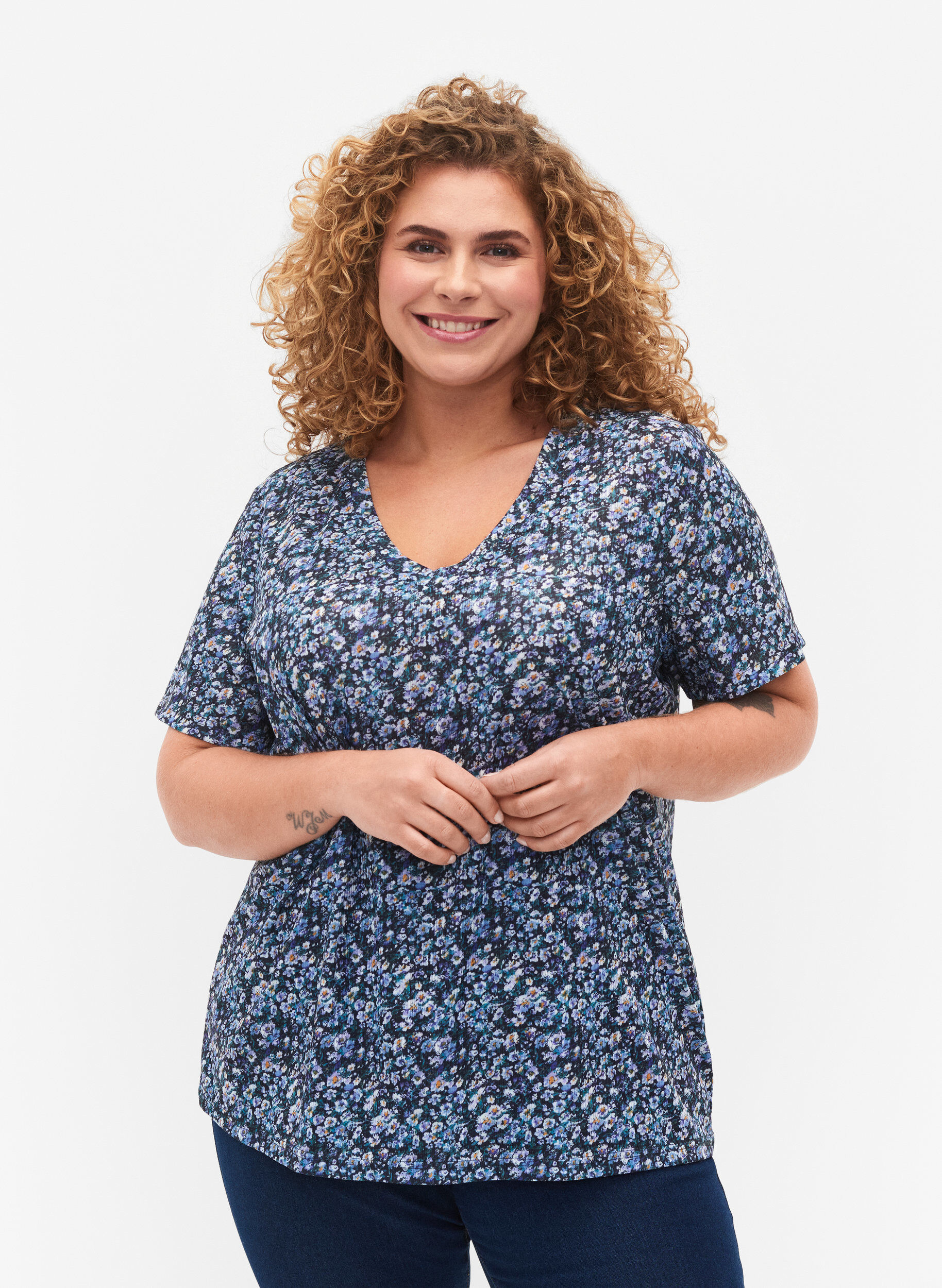 Zizzi FLASH - Bedrukt t-shirt met v-hals, Blue Green Ditsy, Model image number 0