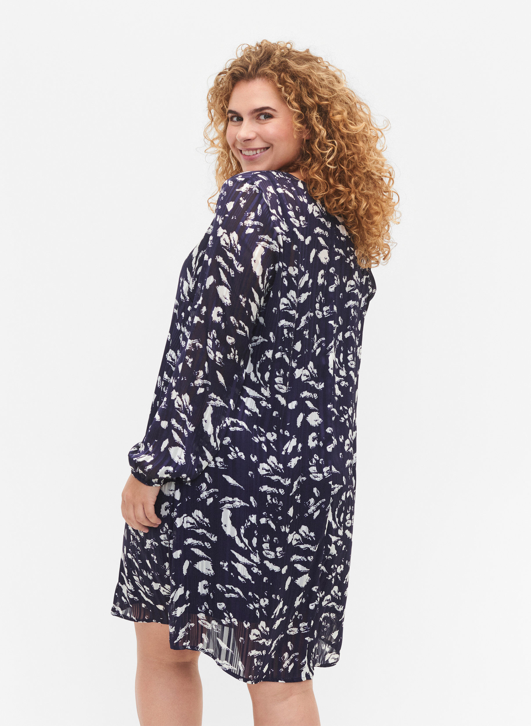 Zizzi Jurk met lange mouwen V-hals en print, Blue Leaf AOP, Model image number 1