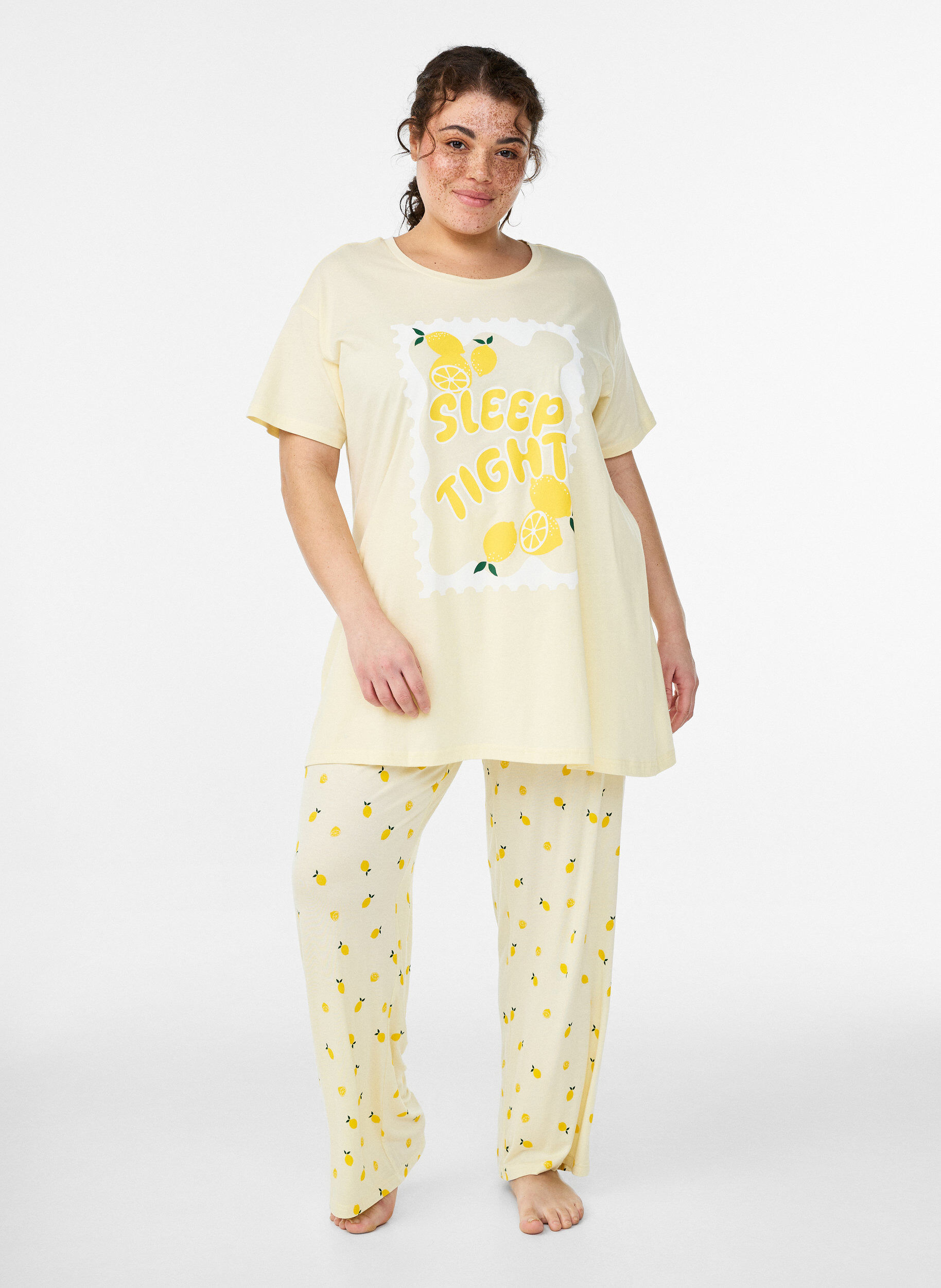 Zizzi Pyjamabroek in zachte jersey met hoge taille en fruitprint, Geel, Model image number 0