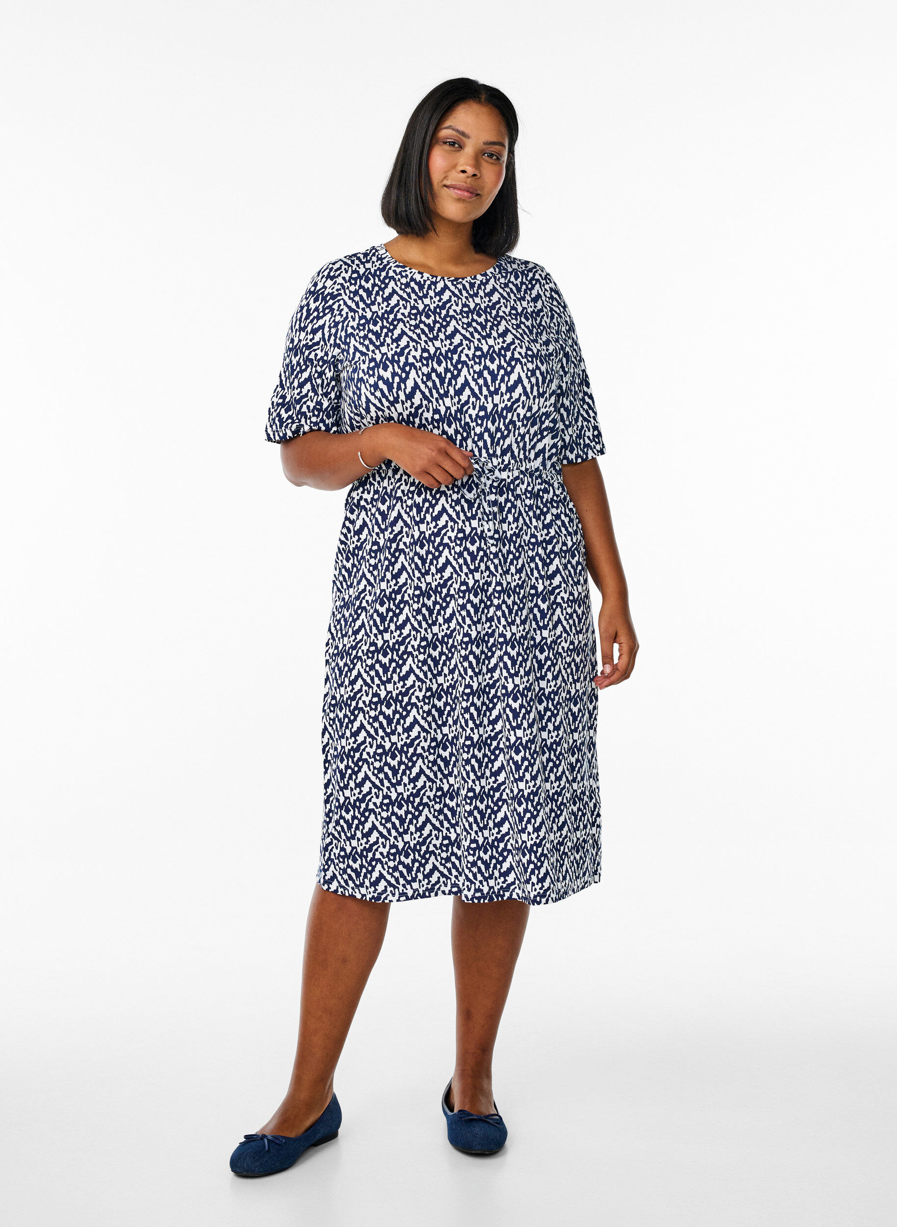 Zizzi Jersey midi jurk met strikriem in de taille, Blauw, Model image number 0