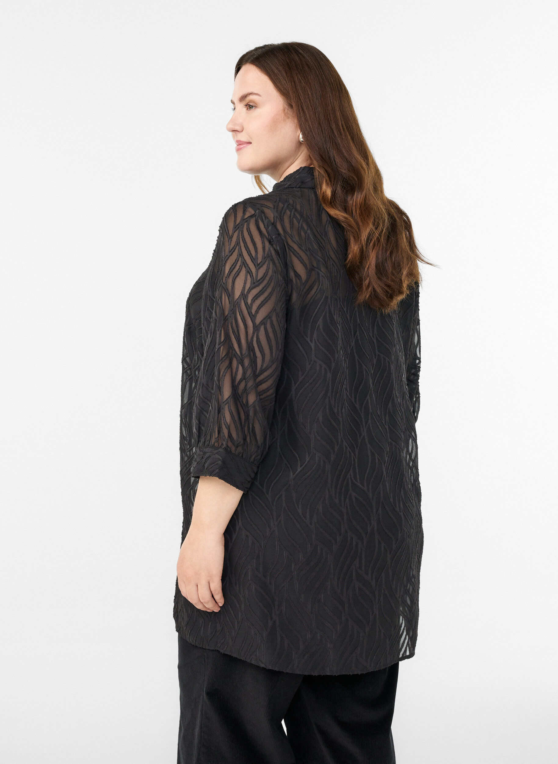 Zizzi Chiffon tuniek met gestructureerd patroon, Zwart, Model image number 2