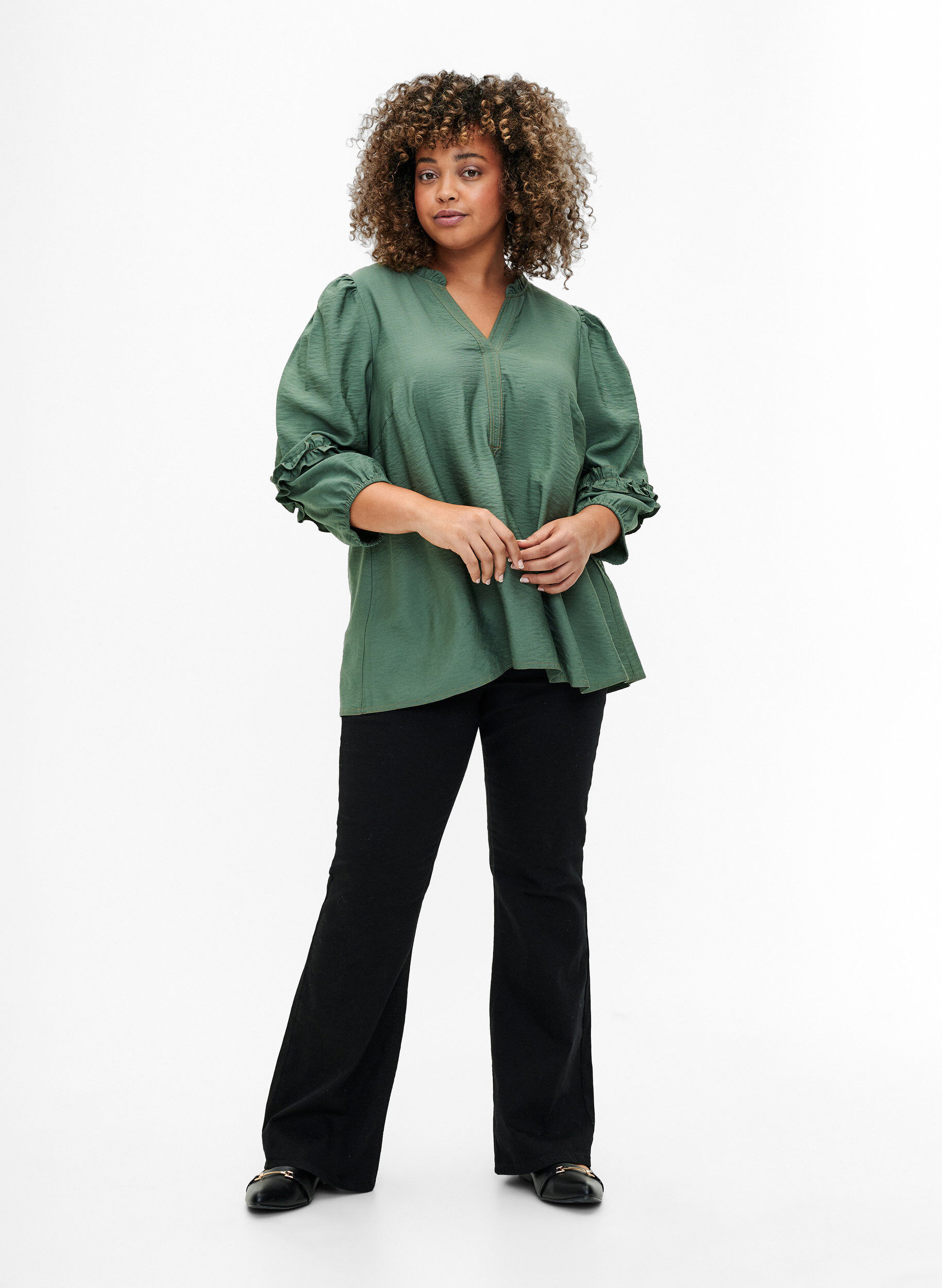Zizzi Blouse met ruffles, Duck Green, Model image number 2