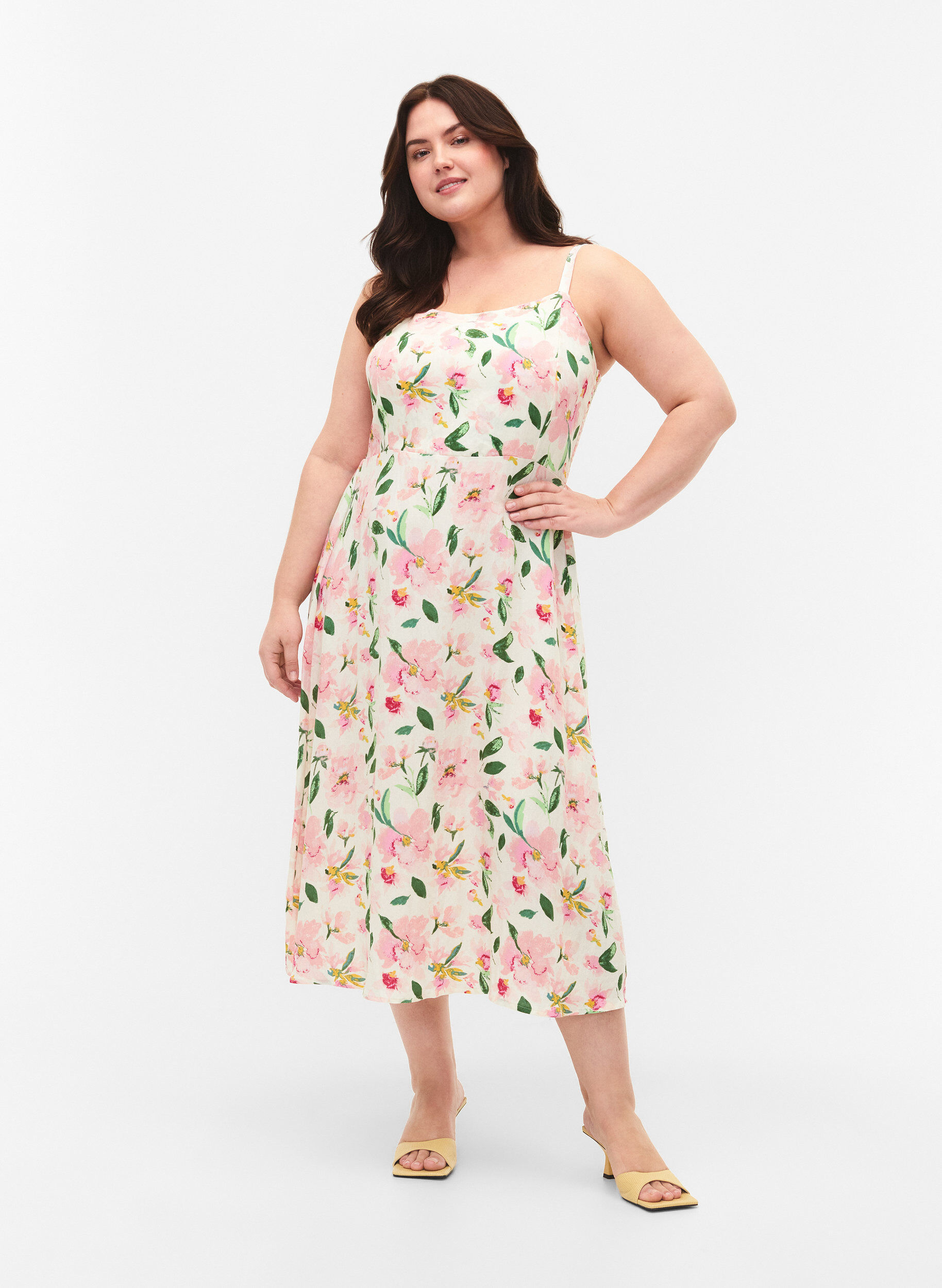 Zizzi Gebloemde viscose strappy jurk met smock, Off White Flower, Model image number 0