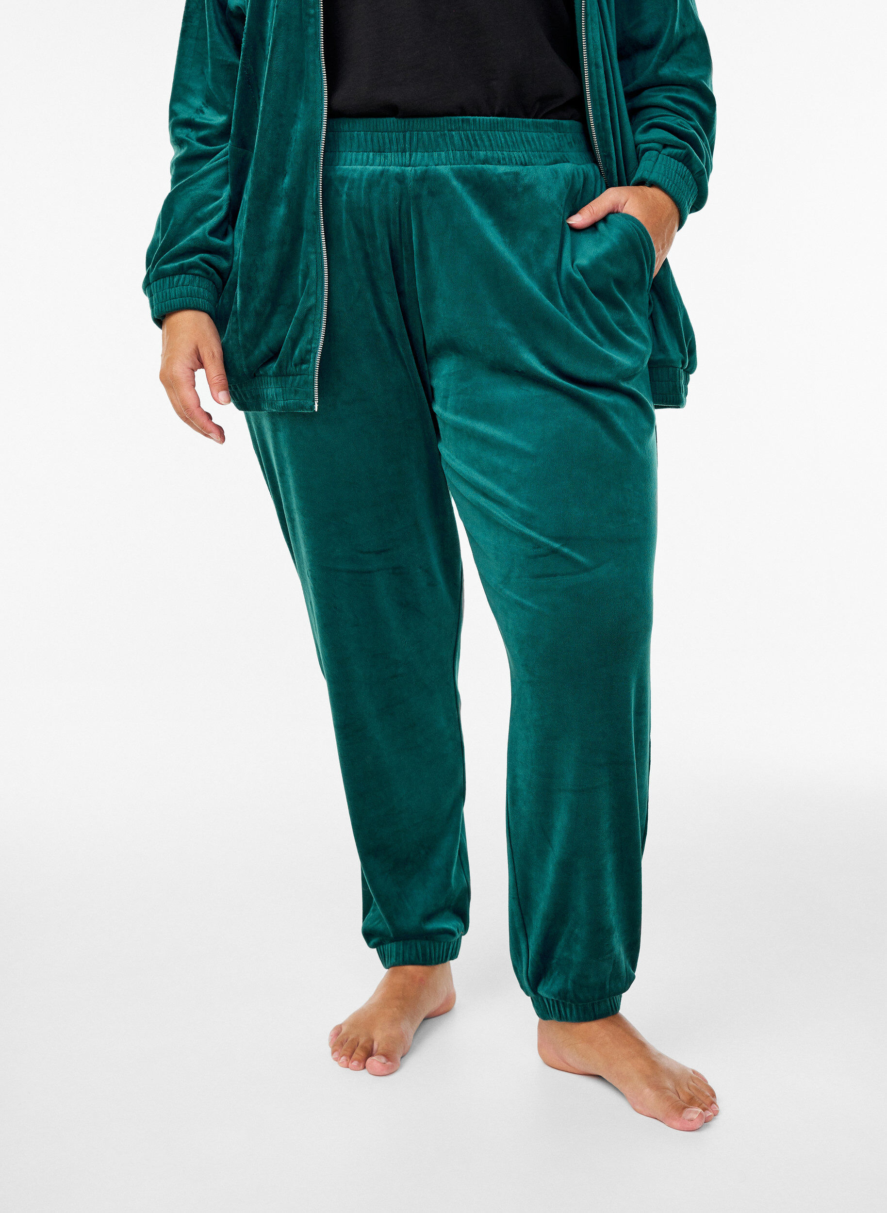 Zizzi Losvallende fluwelen broek, Groen, Model image number 2