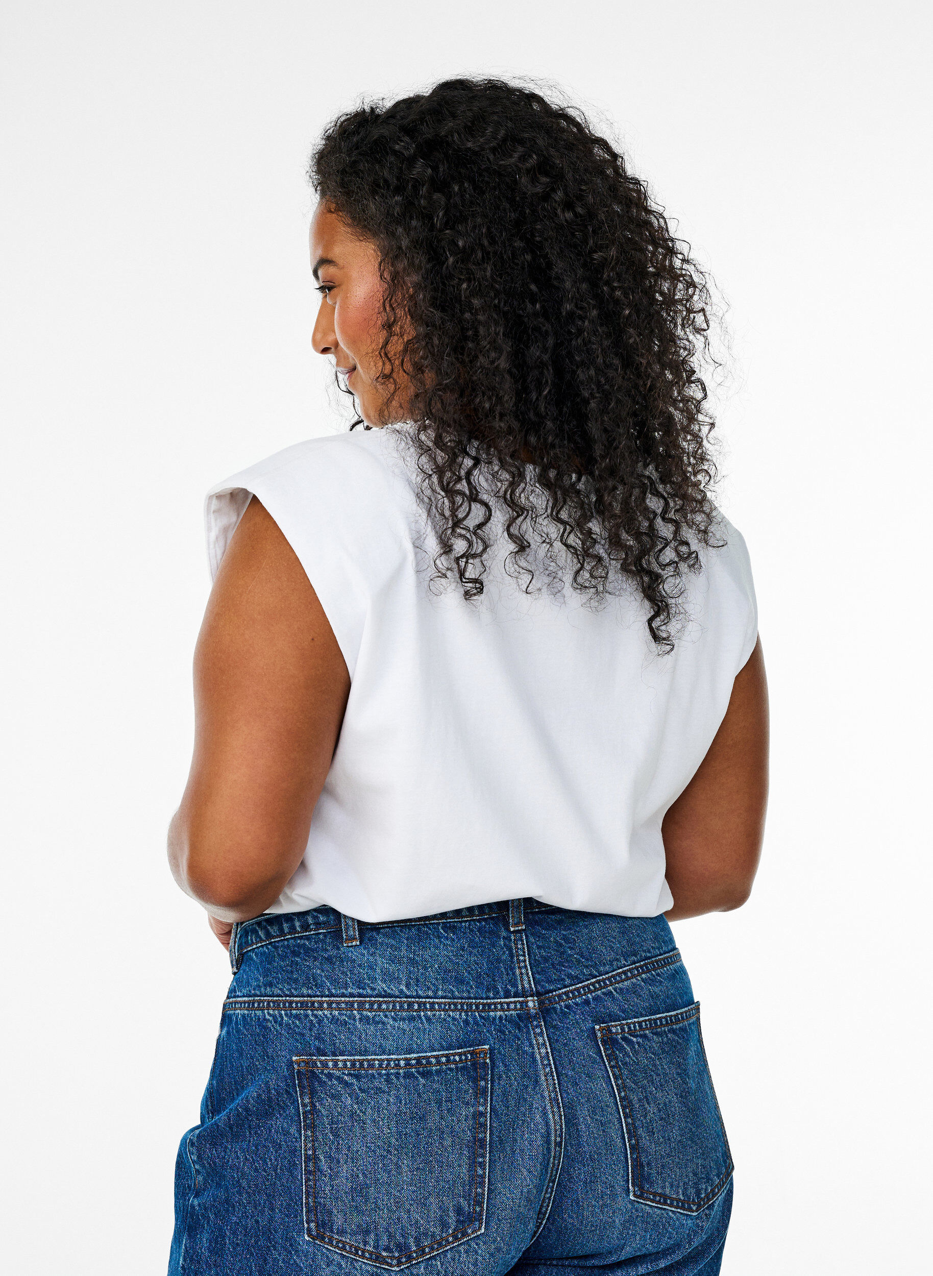 Zizzi Mouwloze blouse van jersey met schoudervulling, Wit, Model image number 2