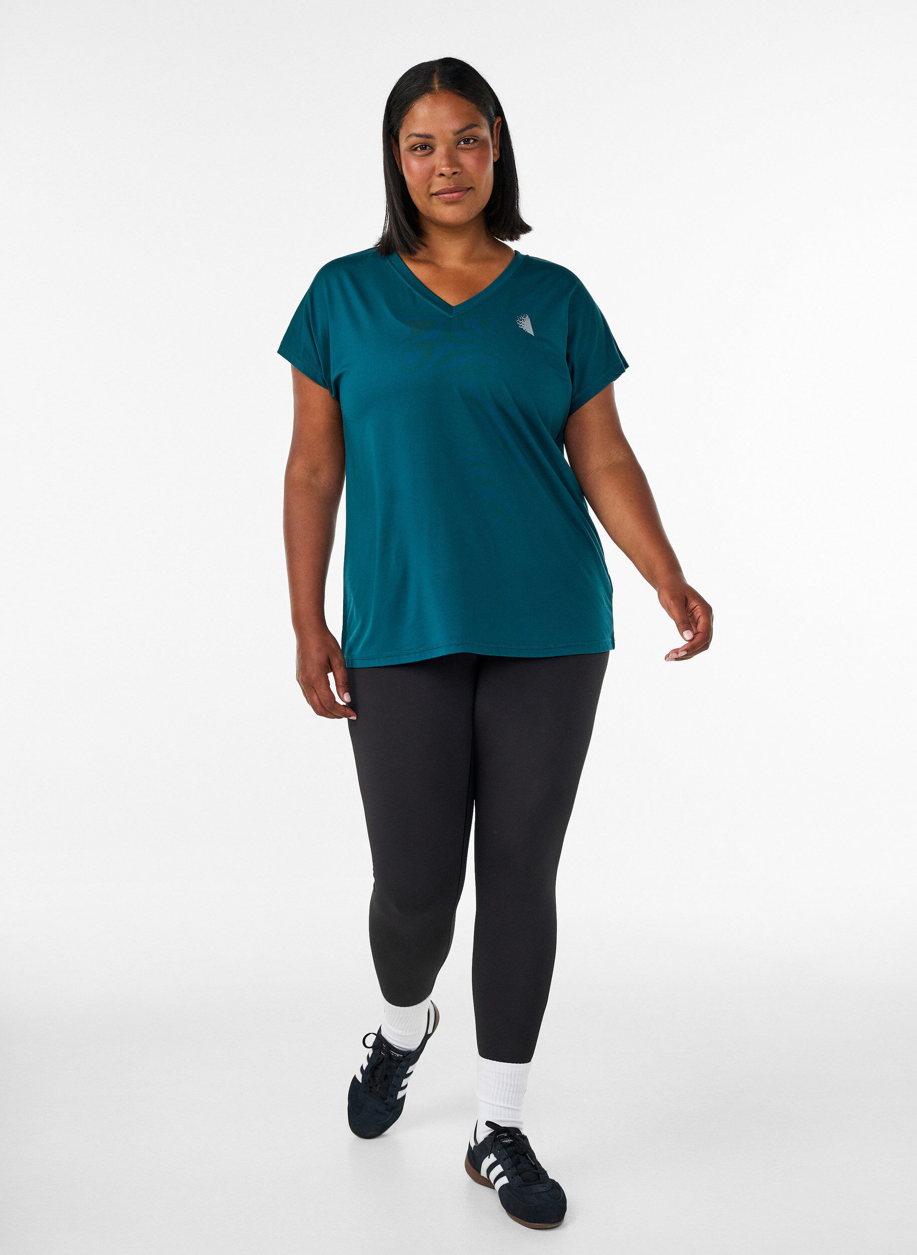 ZizziLosvallend trainings-T-shirt met V-hals, Groen, Model image number 1