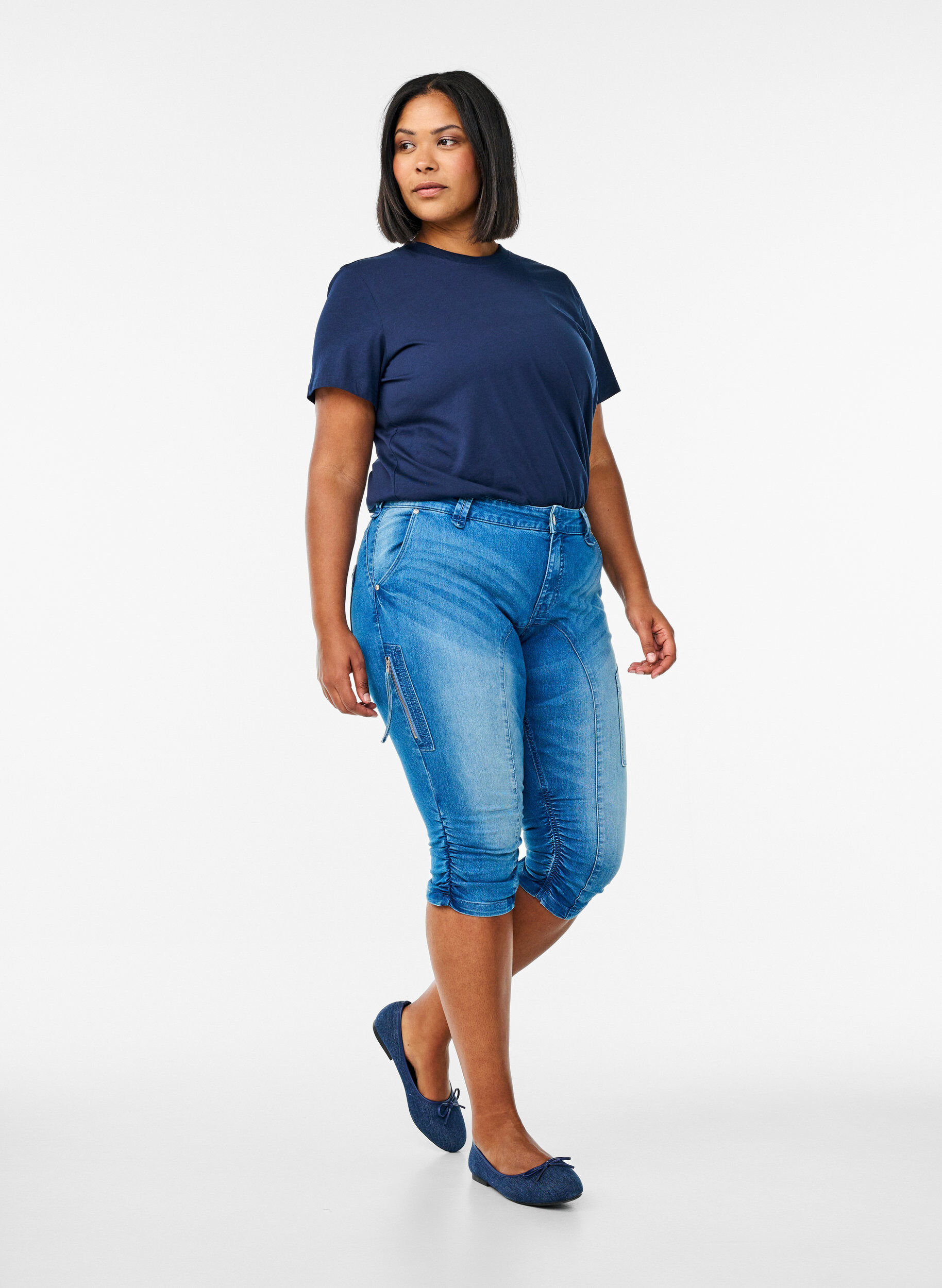Zizzi Slim fit capri jeans met zakken, Blauw, Model image number 0
