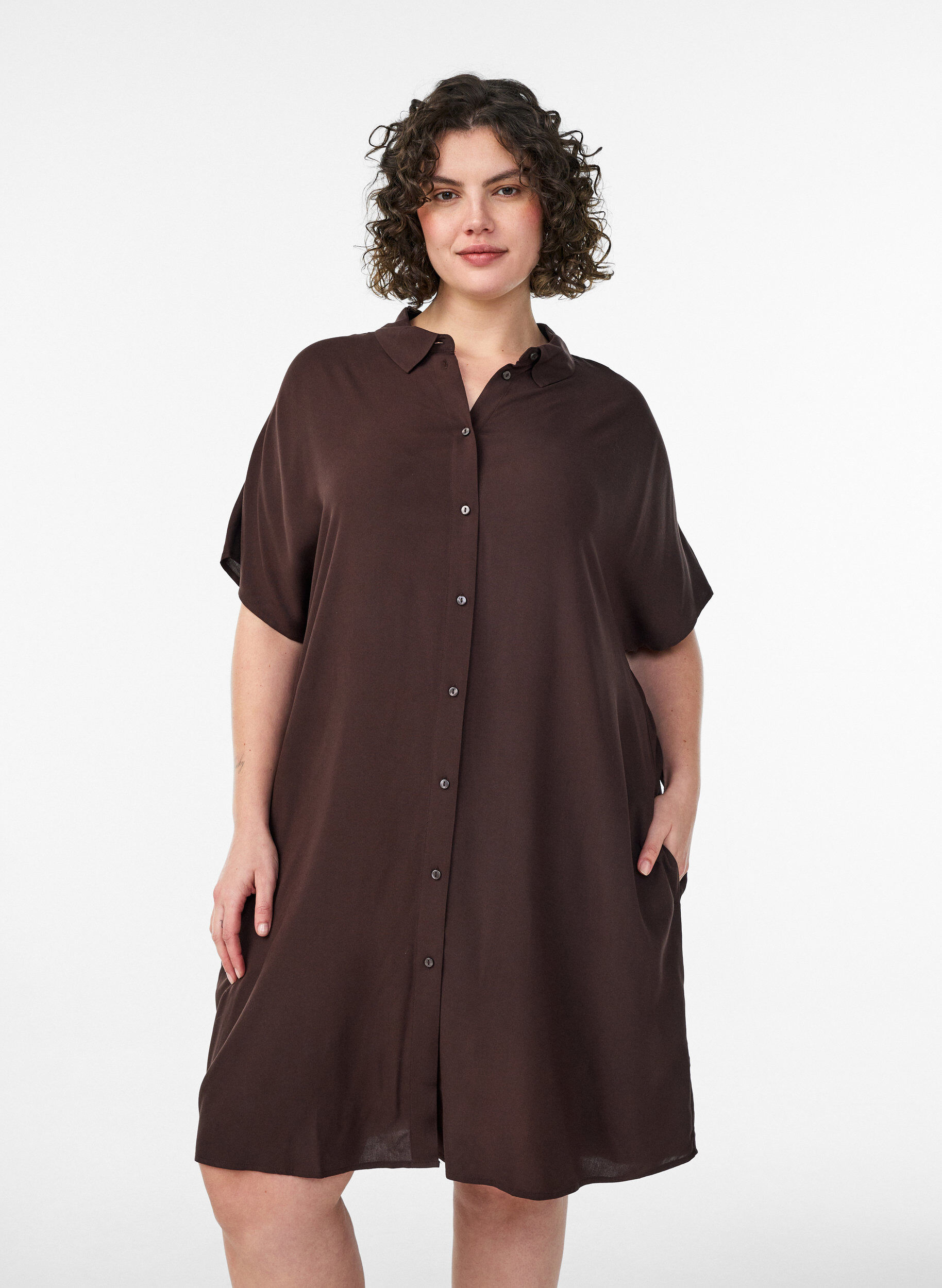 Zizzi Losvallend lang shirt van viscose, Bruin, Model image number 0