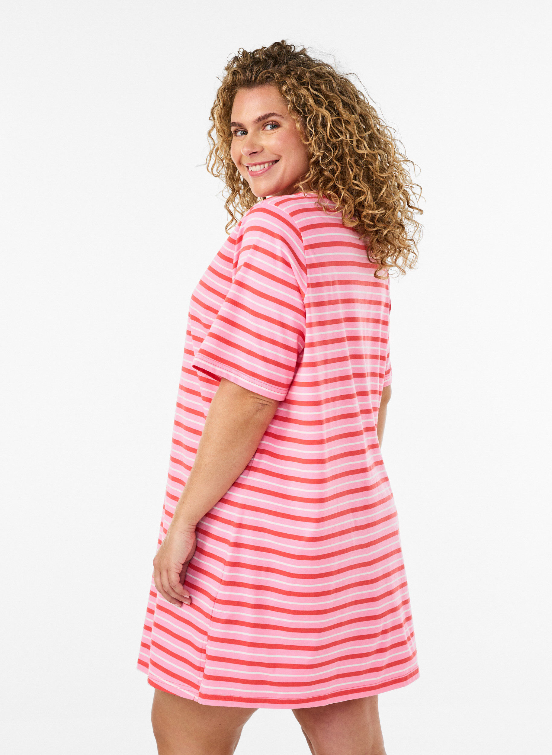 ZizziLang oversized gestreept T-shirt in biologische katoen, Roze, Model image number 2